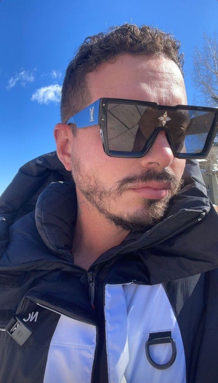 Louis Vuitton Louis Vuitton Black cyclone Sunglasses with Gold Accents E Size ONE SIZE - 7 Thumbnail