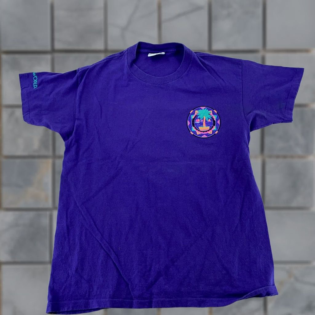 Vintage VINTAGE Eyecatcher Florida Seaworld Artwork T-Shirt Mens Large Purple Lightweight Short Sleeve Crew Neck Beach Surf Skate Beachwear Apparel Shirts Size US L / EU 52-54 / 3 - 1 Thumbnail