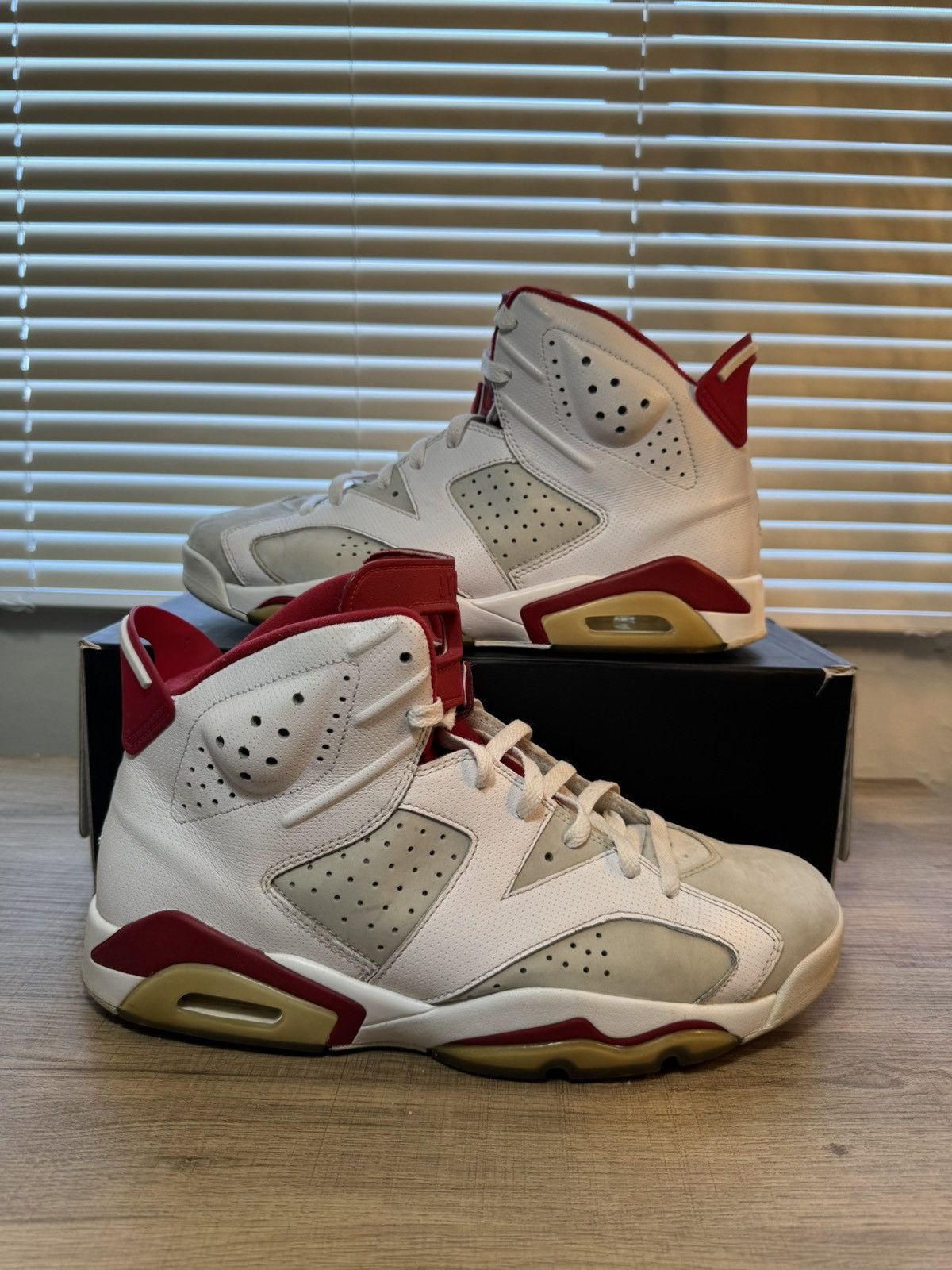 Jordan Brand Size:10.5 Retro 6 Alternate Hare Size US 10.5 / EU 43-44 - 2 Thumbnail