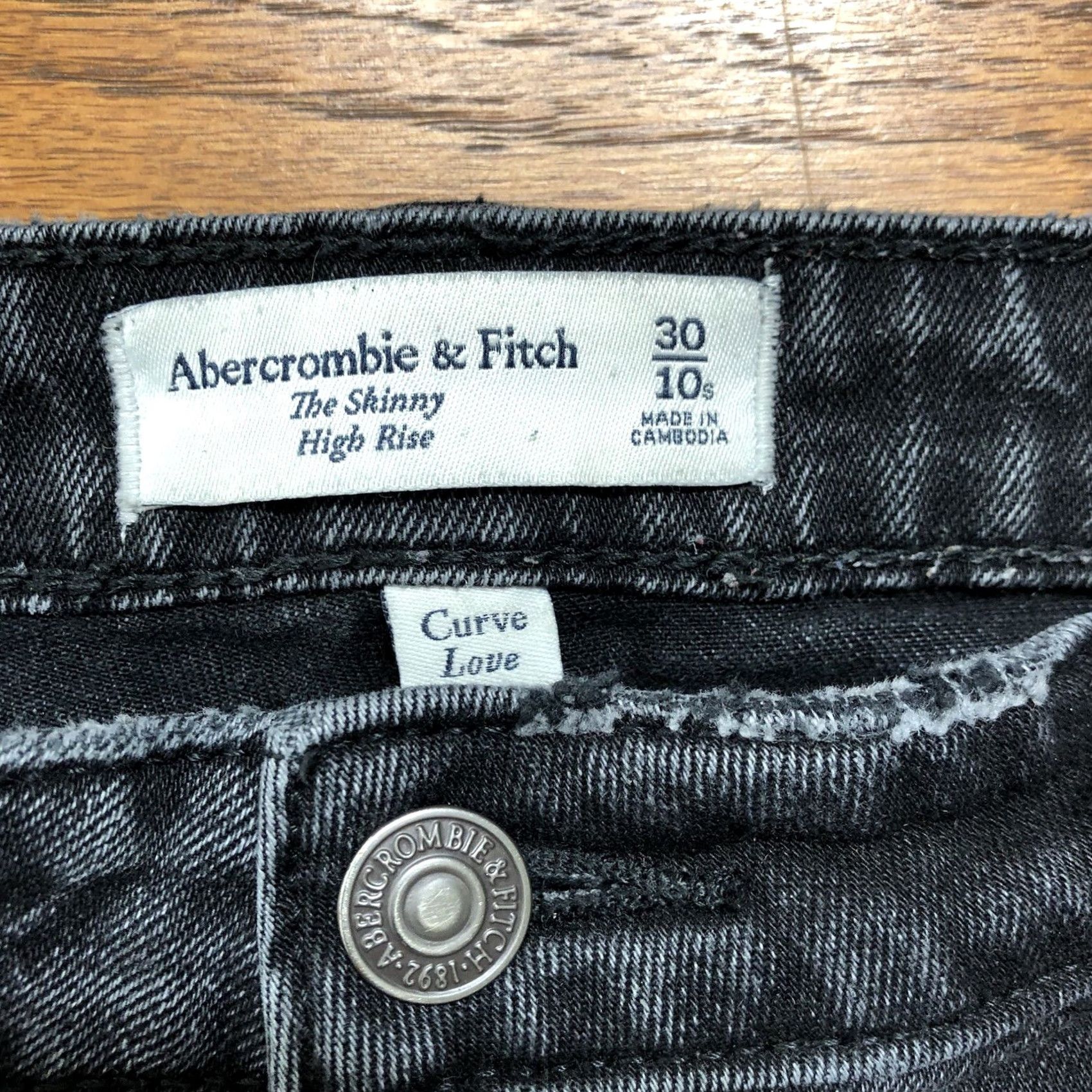 Abercrombie & Fitch Abercrombie & Fitch The Skinny High Rise Curve Love Jeans Size 10 Black Denim 24in Inseam 90s Bohemian Distressed Slim Regular Womens Size 32" / US 10 / IT 46 - 5 Thumbnail
