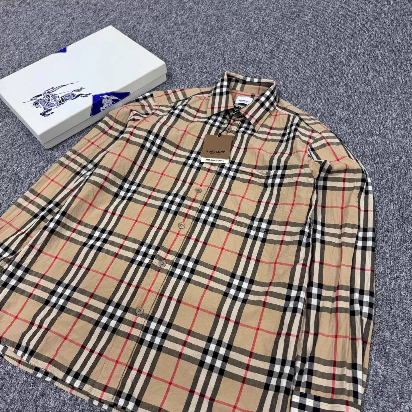 Burberry Plaid Long-Sleeve Button-Up Shirt Size US M / EU 48-50 / 2 - 4 Thumbnail