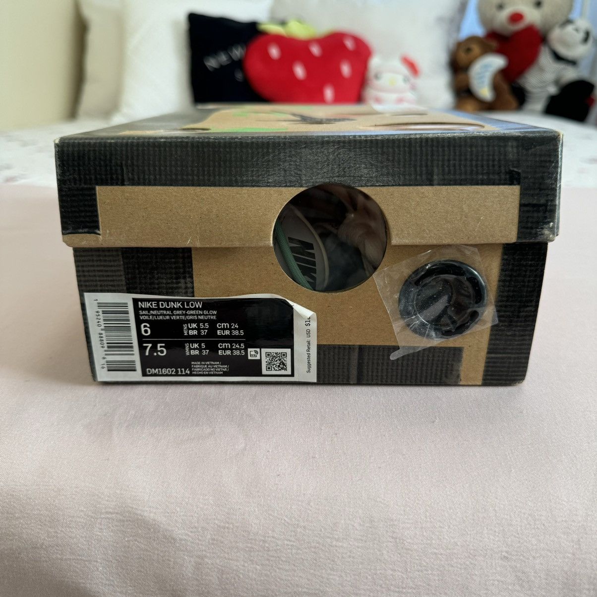 Nike × Off-White Nike Off-White Size US 6 / EU 39 - 8 Thumbnail
