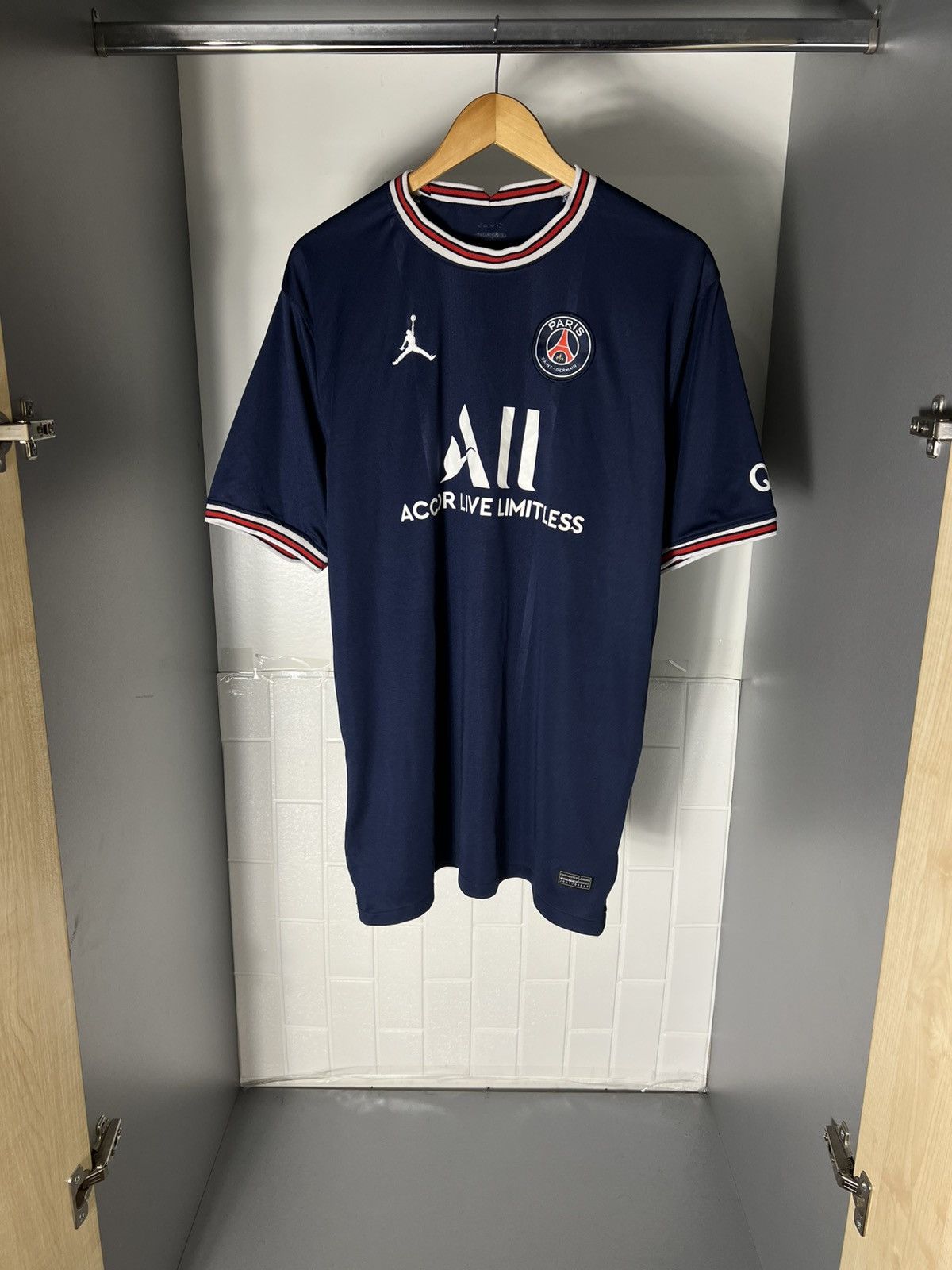 Vintage VERY RARE NIKE JORDAN FC PSG PARIS FRANCE SOCCER JERSEY Y2K Size US XL / EU 56 / 4 - 1 Thumbnail
