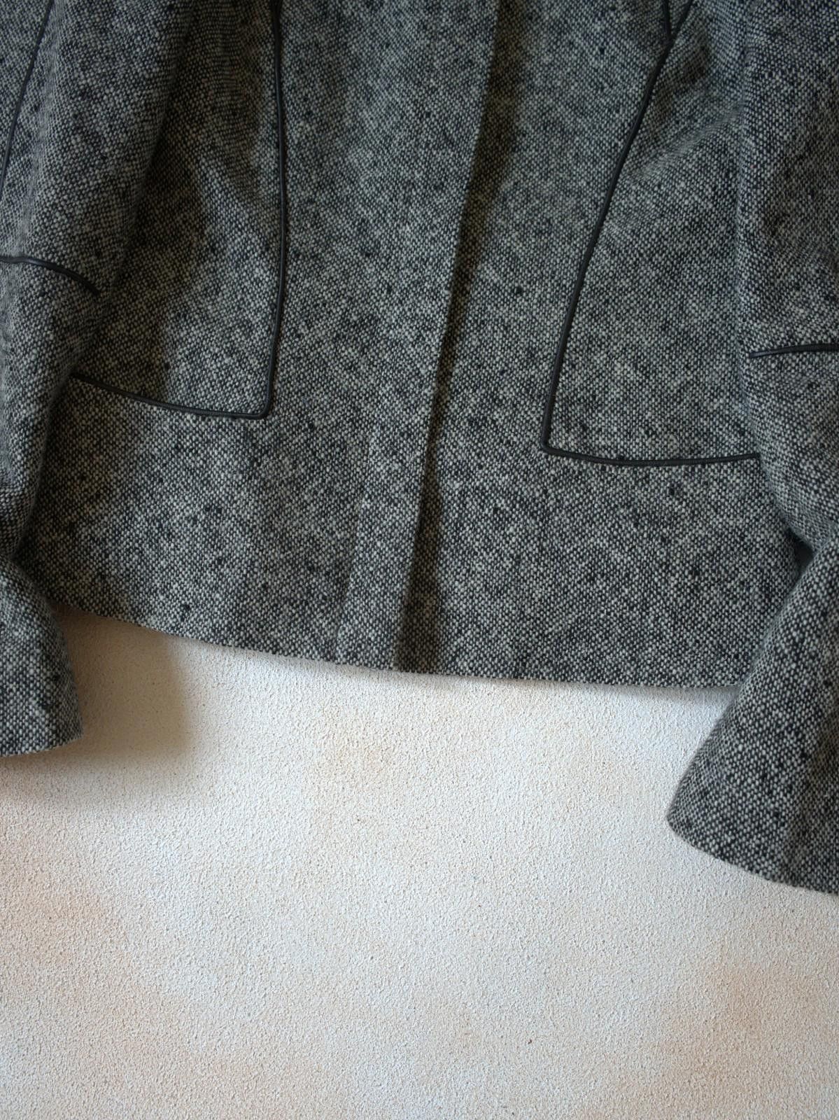 Alexander McQueen F/W 2004 Alexander McQueen Tweed Wool /W Leather Trim Jacket Size S / US 4 / IT 40 - 8 Thumbnail