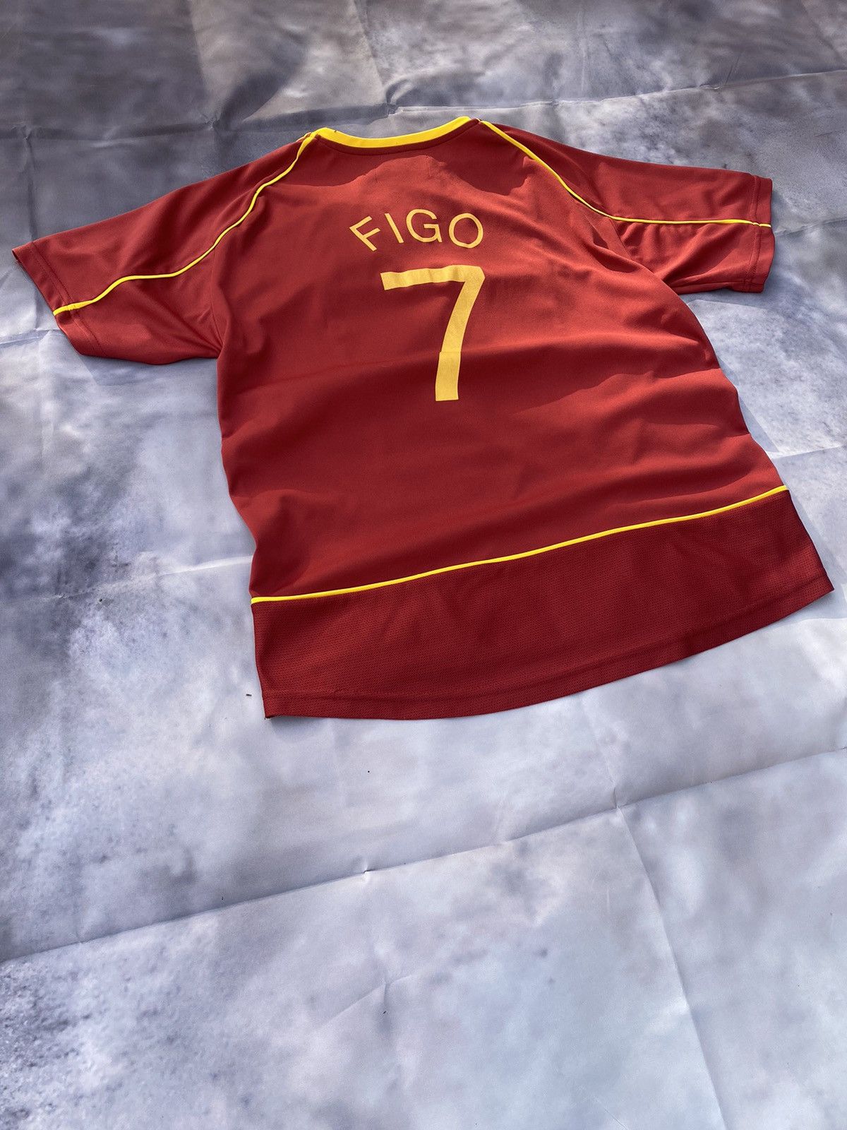 Vintage Vintage Portugal 2002-04 Home Football Soccer Jersey Figo #7 Size US M / EU 48-50 / 2 - 11 Thumbnail