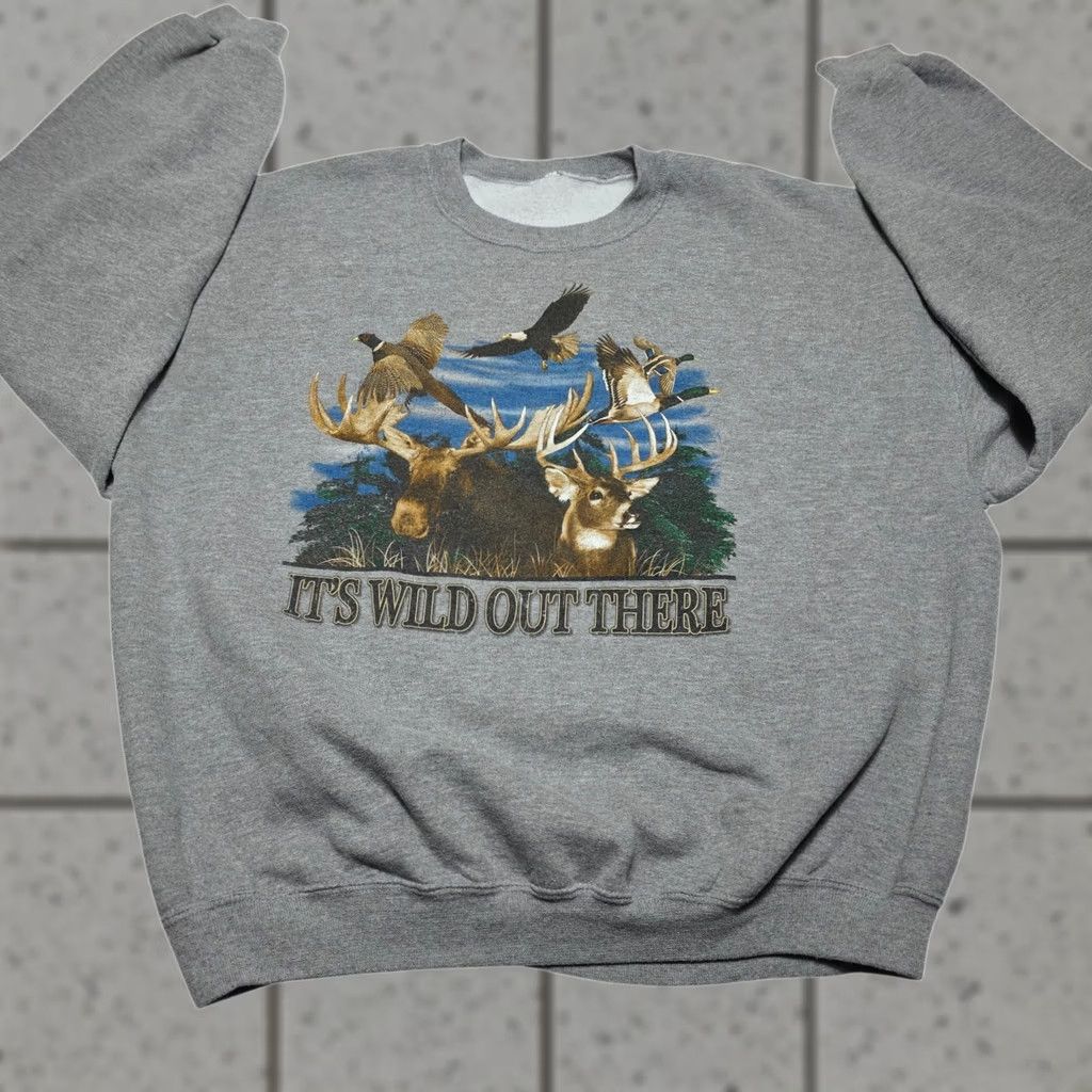 Vintage VINTAGE Unbranded Sweatshirt Gray Crewneck Deer Graphic Size L Men Y2k Size US L / EU 52-54 / 3 - 1 Thumbnail