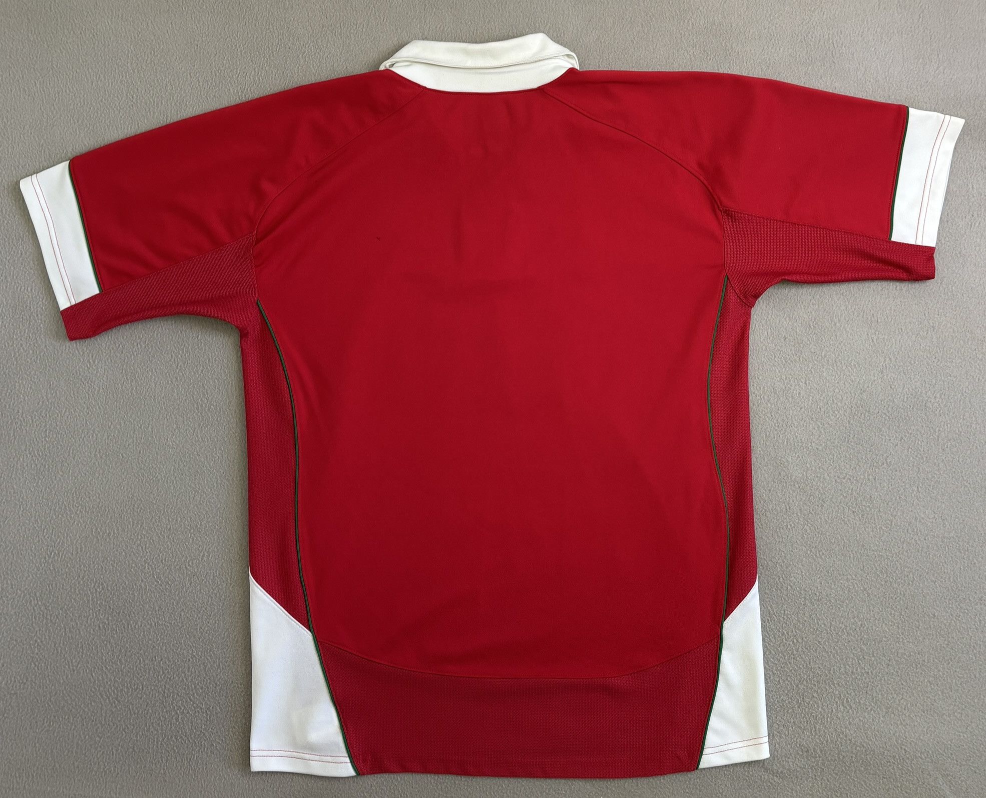 Under Armour Wales Rugby WRU 2008-2009 Under Armor jersey large Size US L / EU 52-54 / 3 - 11 Thumbnail