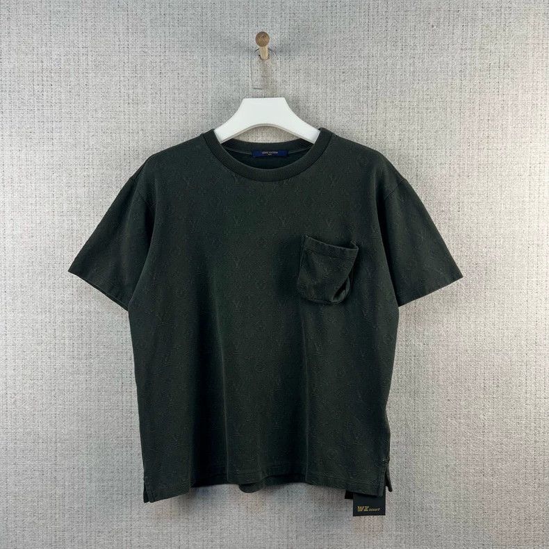 Louis Vuitton Louis Vuitton 3D presbyopic logo pocket round neck short s Size US XL / EU 56 / 4 - 1 Thumbnail