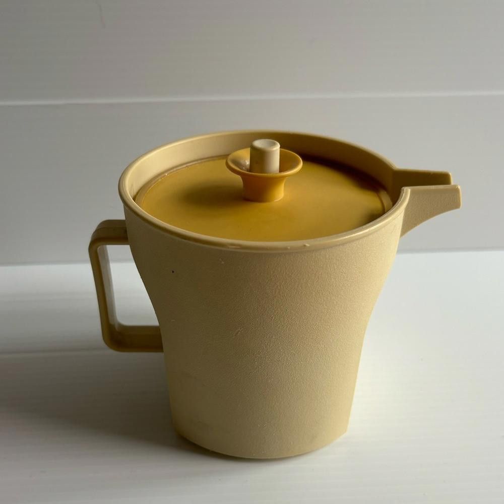 Designer Vintage Tupperware 8 oz Almond Creamer Size ONE SIZE - 1 Thumbnail