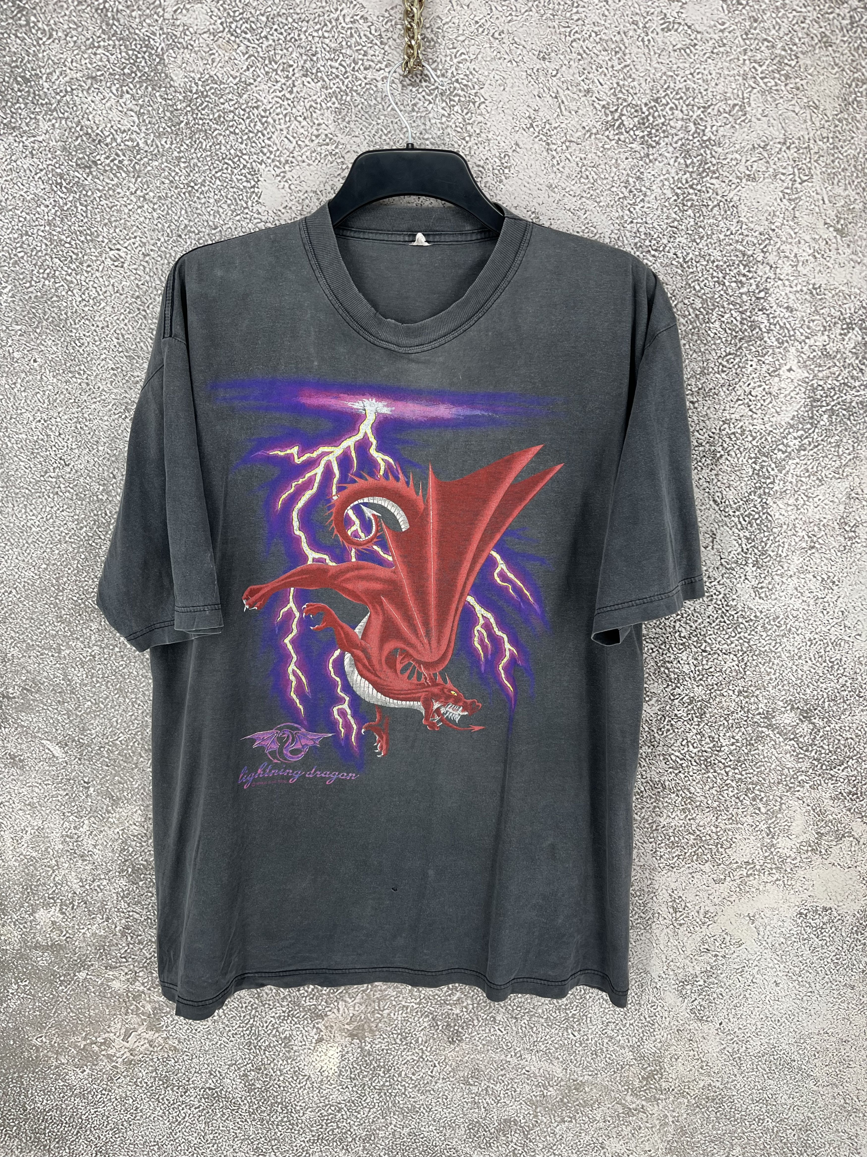 Band Tees Vintage 1992 Land of The Dragon T-Shirt Size US XL / EU 56 / 4 - 1 Thumbnail