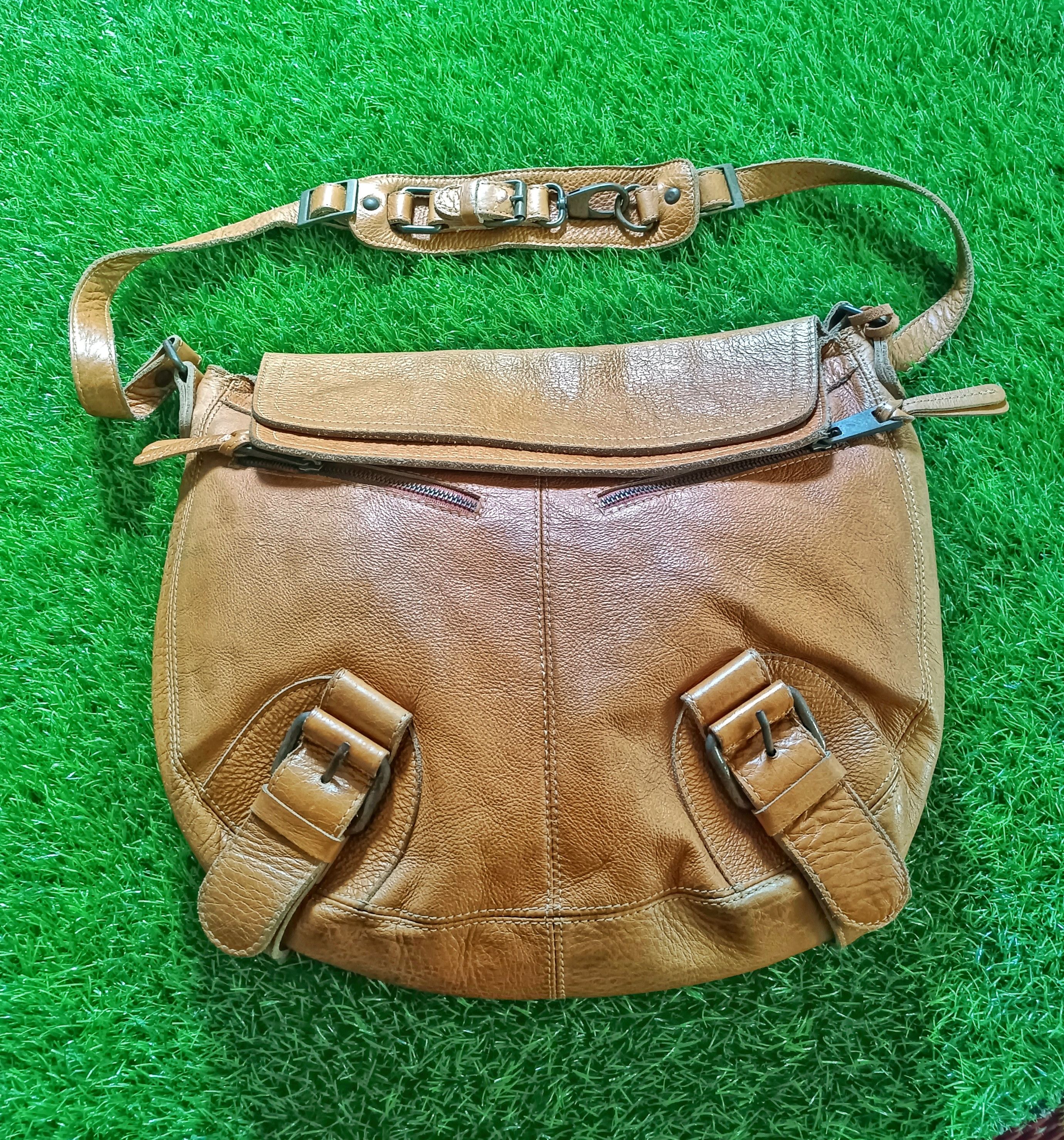 Handmade × Leather HANDMADE LEATHER LARGE OVERSIZED CROSSBODY SLING BAG Size ONE SIZE - 1 Thumbnail