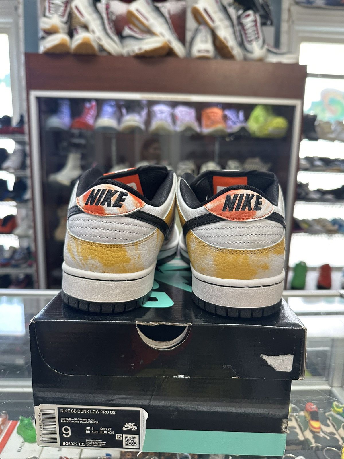 Nike Nike SB ‘Raygun’ Dunk Low Size US 9 / EU 42 - 4 Thumbnail