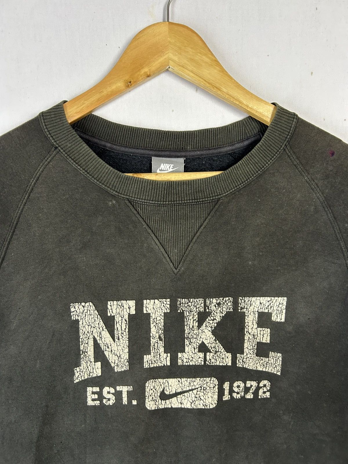 Nike × Vintage Vintage Thrashed Sunfaded Nike Spellout Size US M / EU 48-50 / 2 - 2 Thumbnail