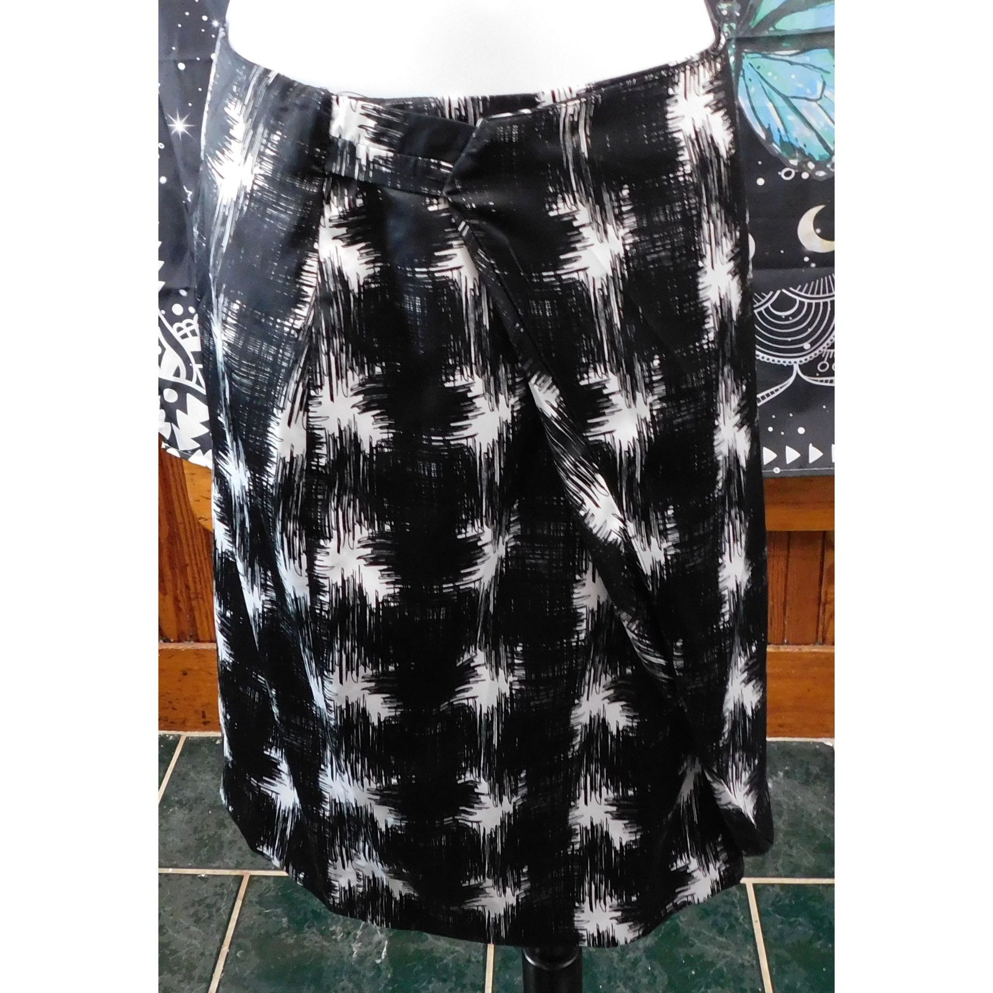 Worthington Worthington Black And White Live Wire Faux Wrap Skirt Size 28" / US 6 / IT 42 - 1 Thumbnail