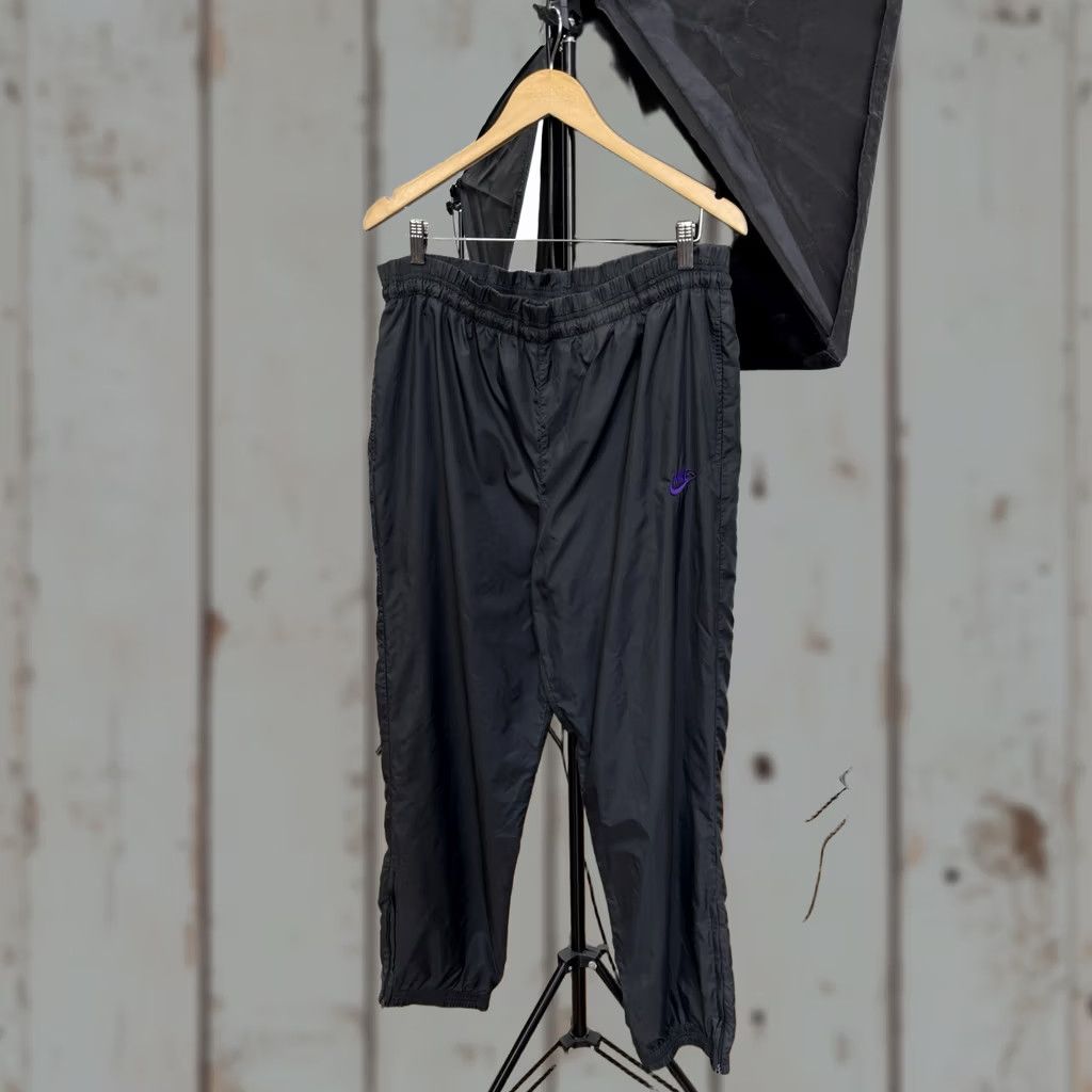 Nike VINTAGE Nike Track Pants L Black 80s Retro Nylon Men Size US 33 - 1 Thumbnail