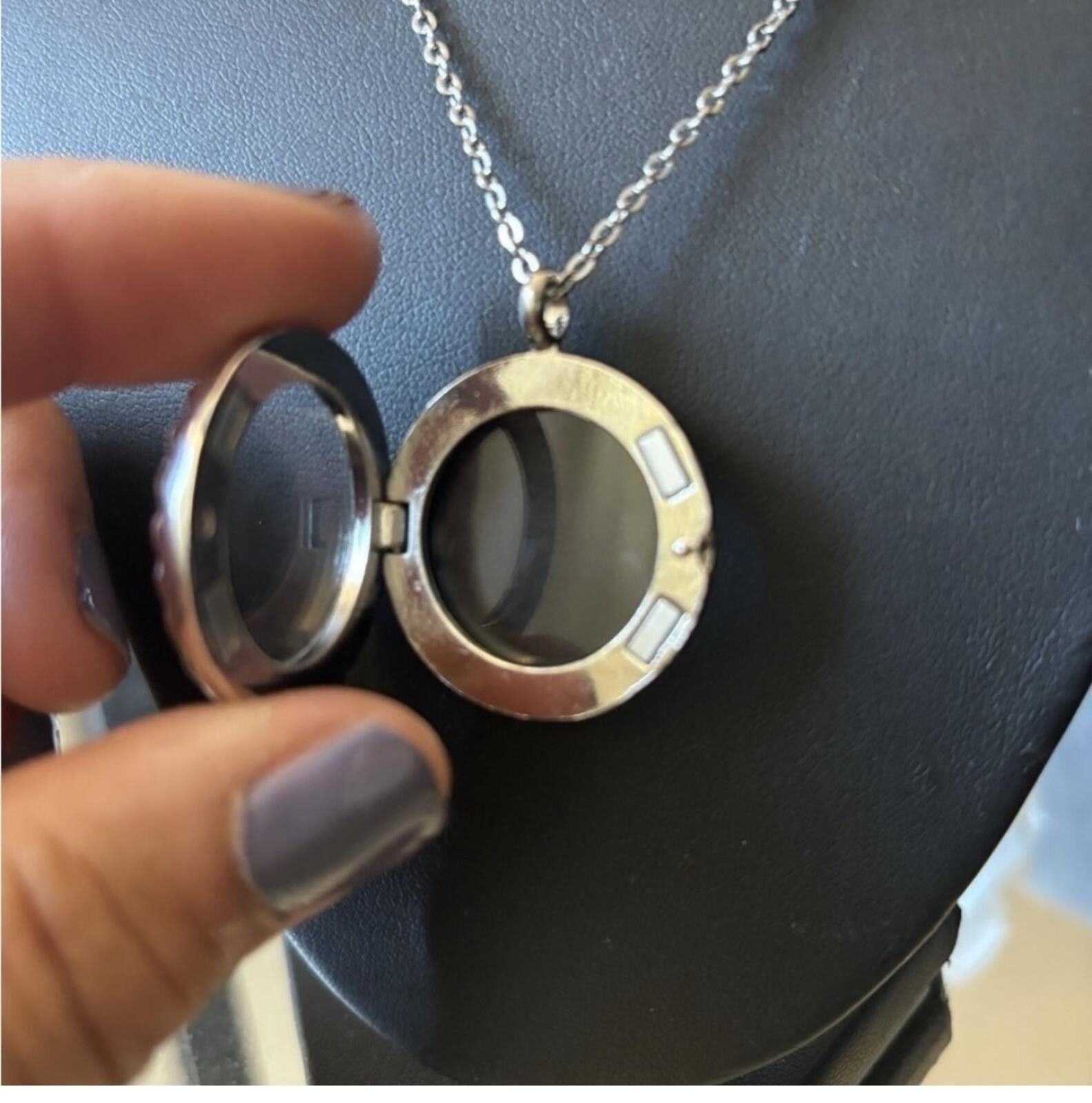 Other (Keepsake) Silver & Glass locket Size ONE SIZE - 3 Thumbnail