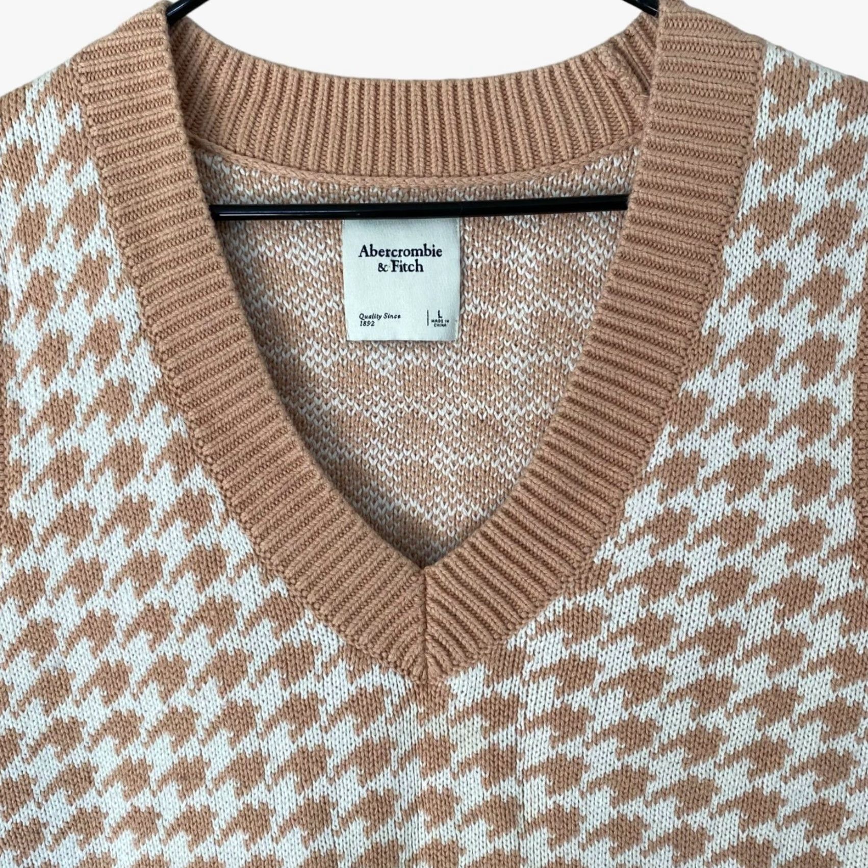 Abercrombie & Fitch VINTAGE Abercrombie & Fitch Houndstooth Sweater Vest Women's Large Tan Oversized Preppy Size L / US 10 / IT 46 - 5 Thumbnail