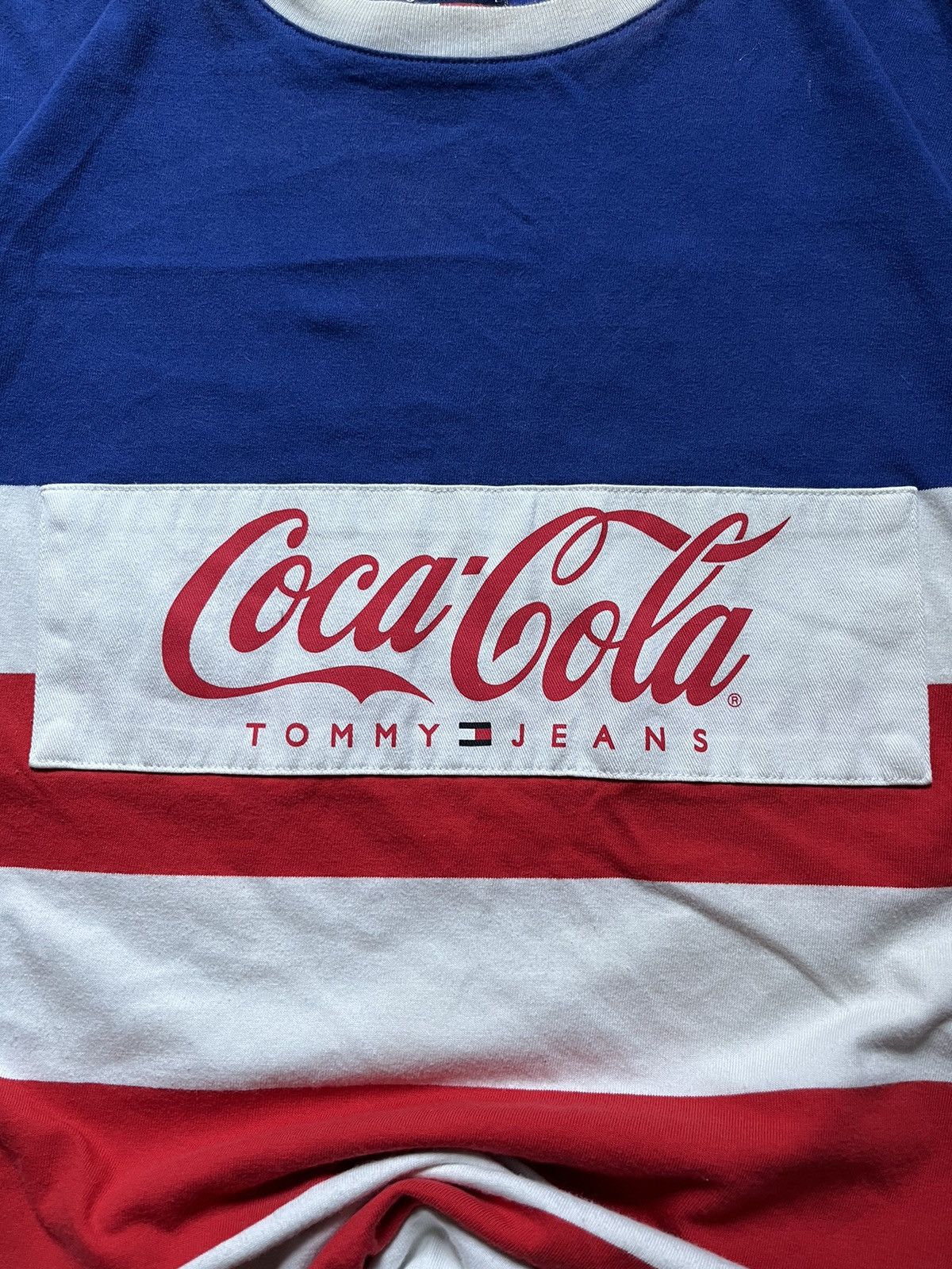 Coca Cola × Tommy Hilfiger × Vintage Vintage Tommy Hilfiger x Coca Cola T-shirt Hype Tee Y2K USA Size US M / EU 48-50 / 2 - 3 Thumbnail