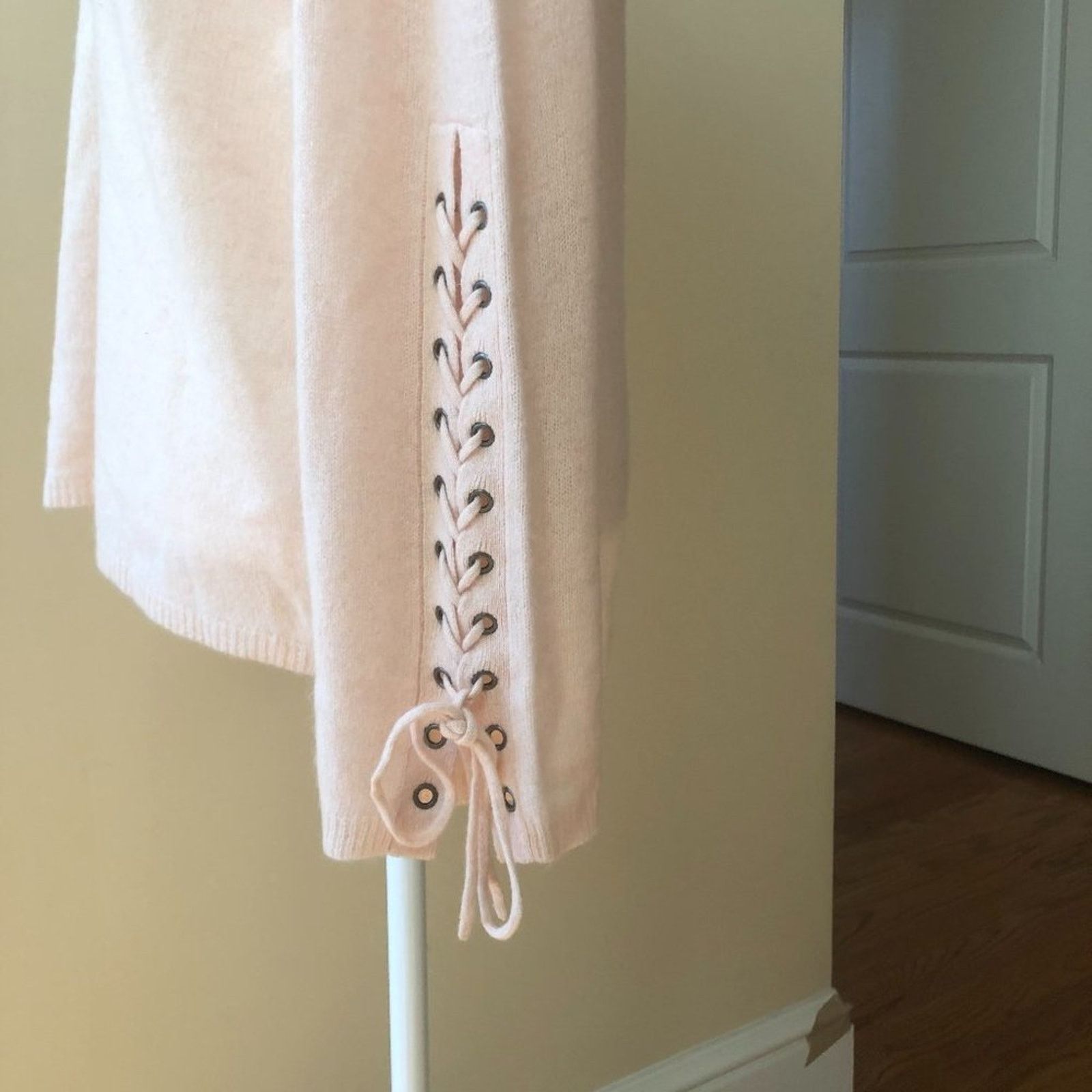 360Cashmere V-Neck Cashmere Sweater with Lace Up Sleeve - 360 Cashmere Size XS / US 0-2 / IT 36-38 - 5 Thumbnail