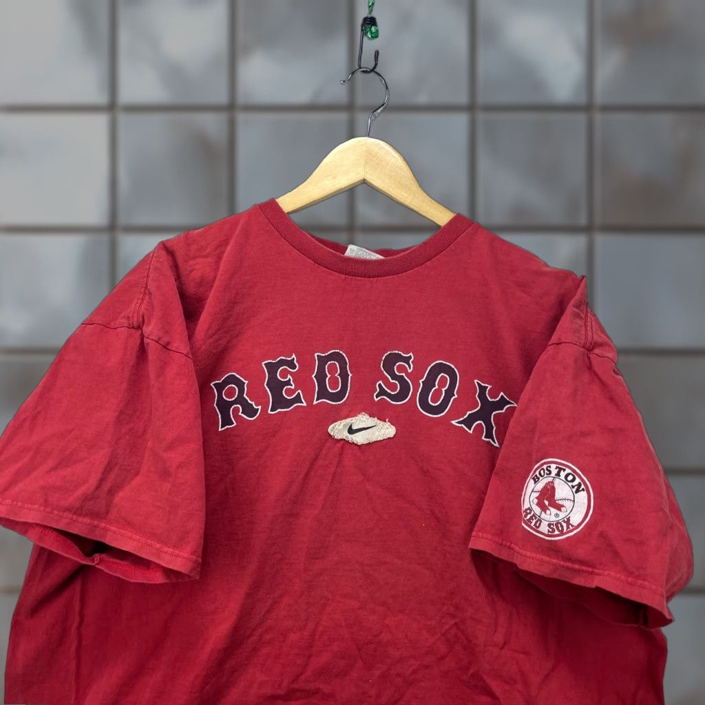 Nike VINTAGE Nike Boston Red Sox Mid Swoosh T-shirt XL Size US XL / EU 56 / 4 - 1 Thumbnail