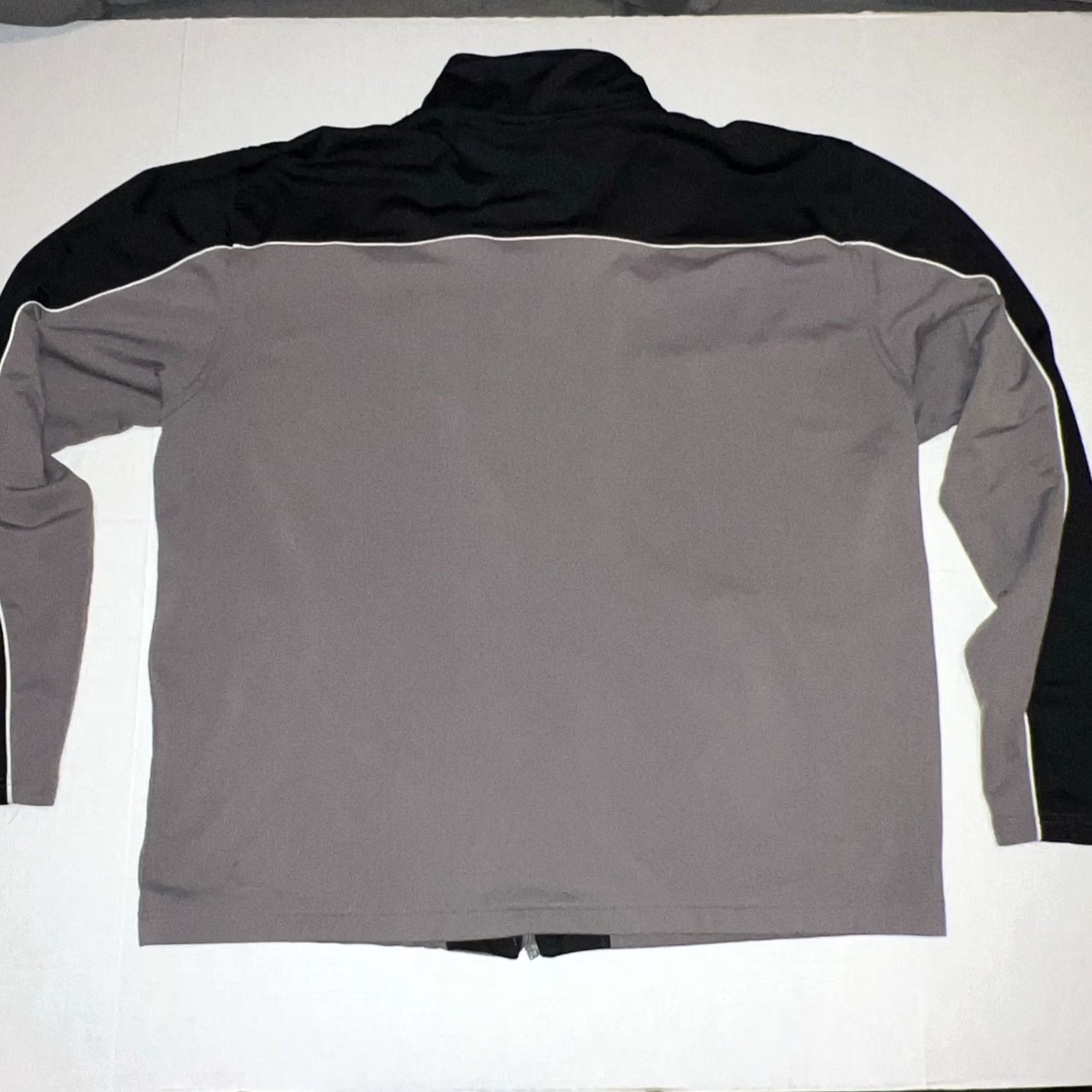 Champion VINTAGE Champion Jacket XL Gray Folded Striped Logo Zip Up Overcoat Unisex Adults Athletic Seasonal Outdoor Sports Fall Spring Summer Winter Jacket Size US XL / EU 56 / 4 - 7 Thumbnail