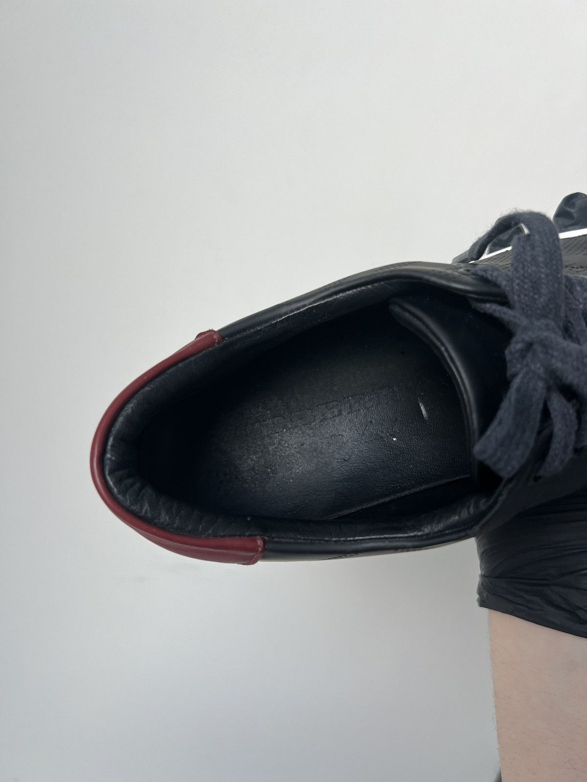 Burberry Burberry Black Leather Low Top Sneakers Size 40 Luxury Size US 7 / EU 40 - 14 Thumbnail