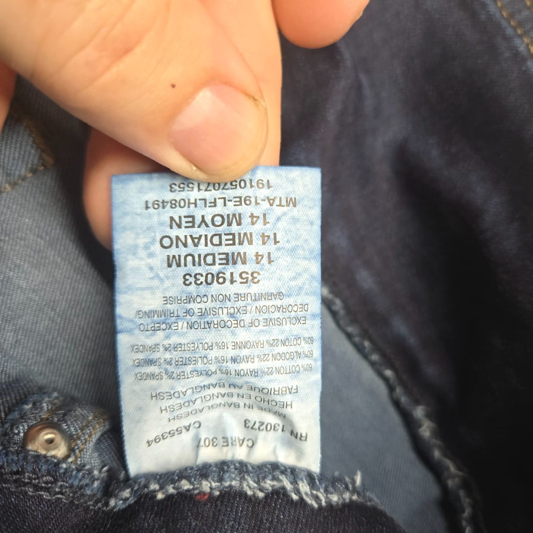 Lee Lee Jeans Slim Fit Skinny Mid Rise Dark Wash Women’s 14 Medium Denim 5-Pocket Slimming Brand Lee Shirt? (Note: This is not correct). Size 36" / US 14 / IT 50 - 4 Thumbnail