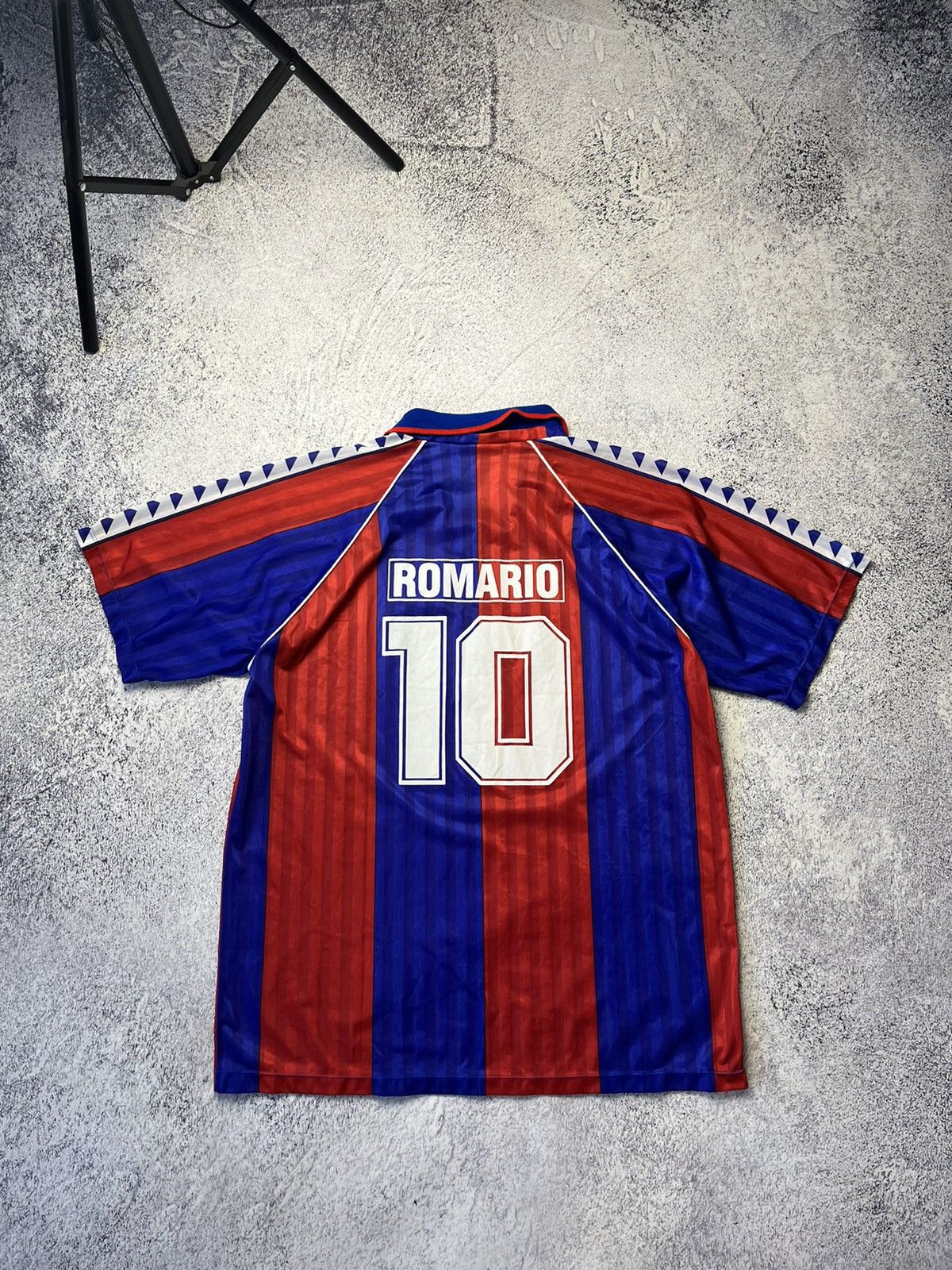 Vintage FC BARCELONA Vintage Romario #10 Football Soccer Jersey Size US L / EU 52-54 / 3 - 23 Thumbnail