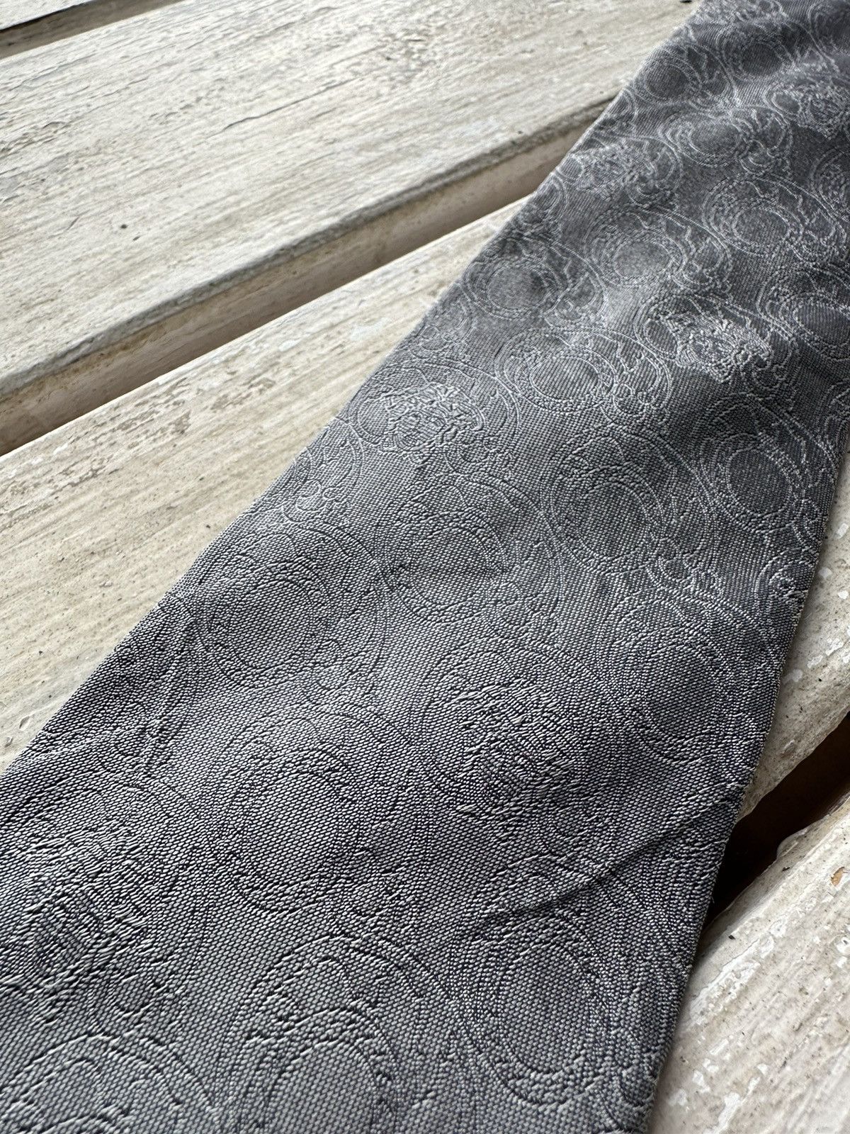 Versace 🚨 Vintage VERSACE tie style monogram old money luxury GRAY Size ONE SIZE - 8 Thumbnail
