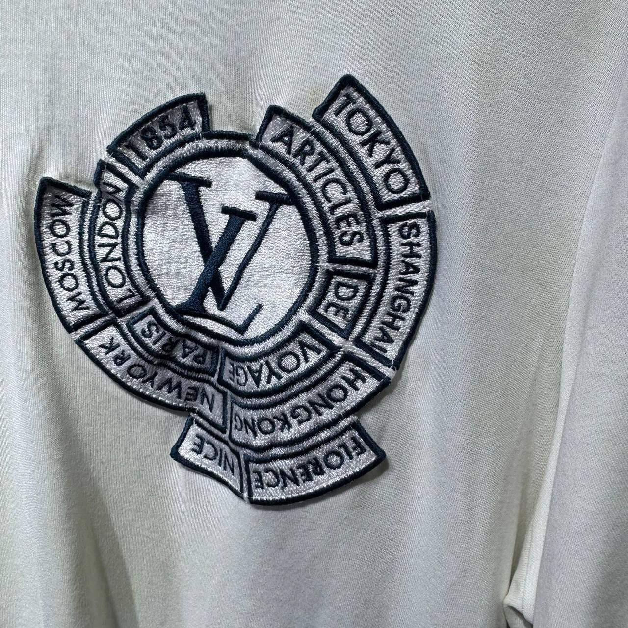 Louis Vuitton Louis Vuitton Logo Embroidered Patch tee Size US L / EU 52-54 / 3 - 3 Thumbnail