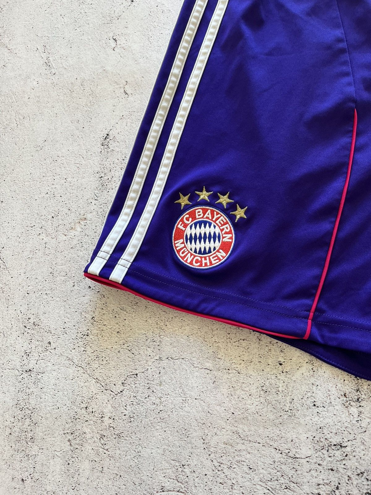 Adidas × Vintage ADIDAS BAYERN MUNICH FC 2010/2011 AWAY SHORT,GOALKEEPERS Size US 32 / EU 48 - 3 Thumbnail