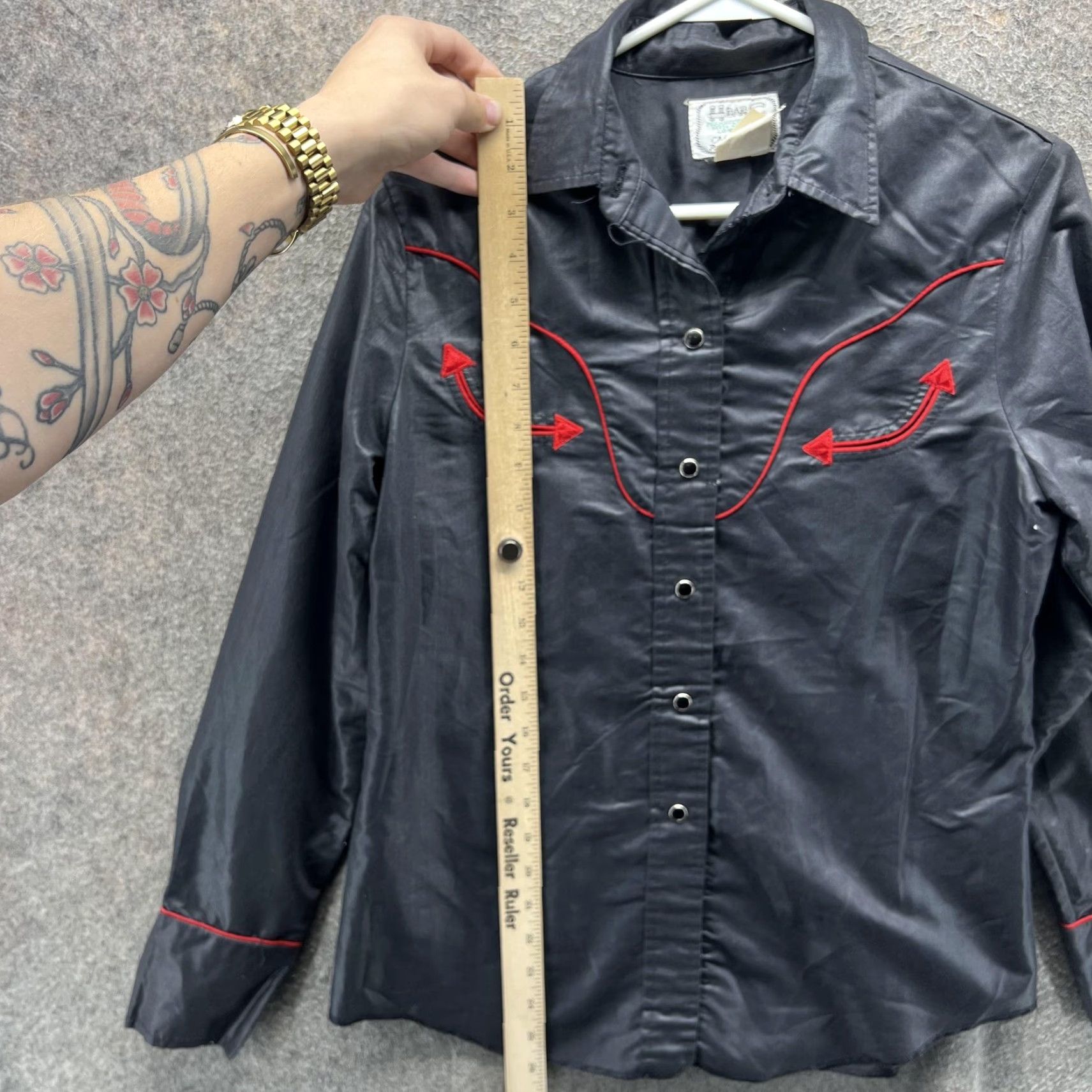 Vintage VINTAGE HBarC Shirt Women 38 Black Western Snap Front Embroidered Arrows 70s Mens Medium equivalent-Adjusted Size XS / US 0-2 / IT 36-38 - 4 Thumbnail