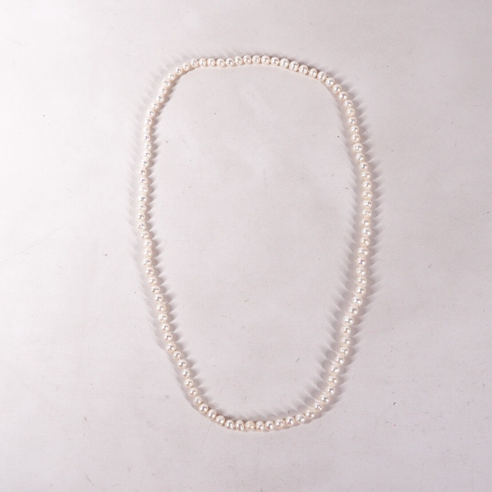 Other 12.5" White Iridescent Beaded Pearl Gem Necklace Choker Size ONE SIZE - 1 Thumbnail
