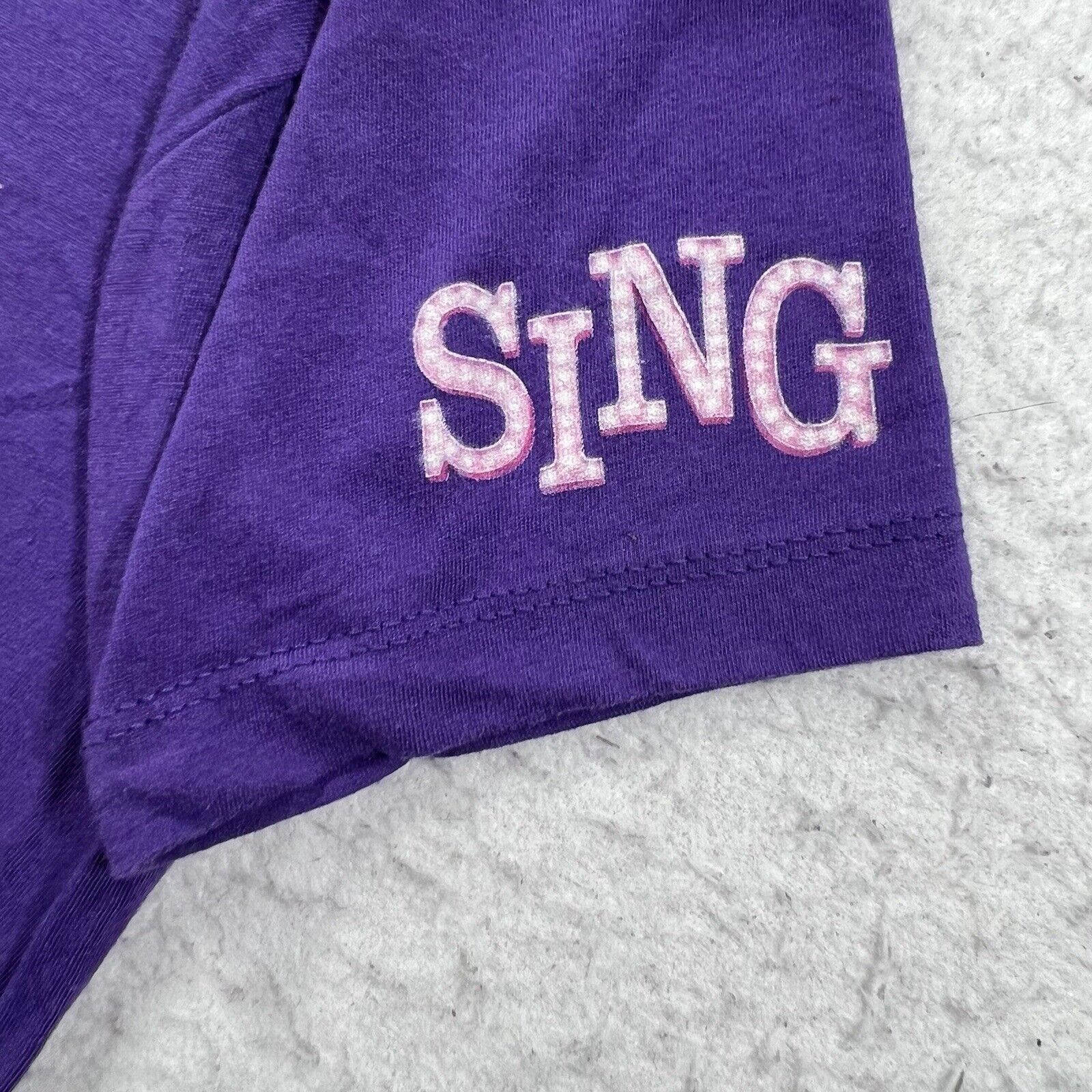 Other Universal Studios Medium SING V-Neck Purple Graphic T Shirt Size M / US 6-8 / IT 42-44 - 5 Thumbnail