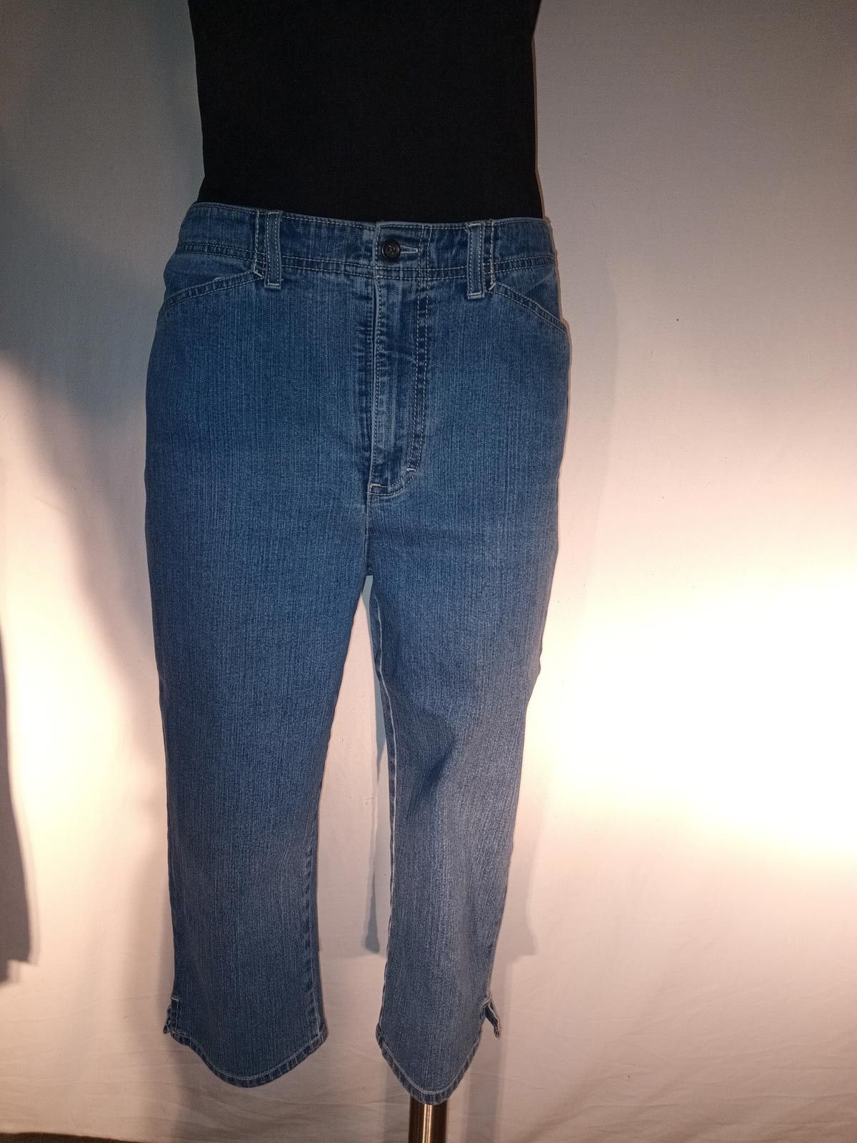 Designer Gloria Vanderbilt Women's Cropped Jeans Size 10 Size 32" / US 10 / IT 46 - 1 Thumbnail