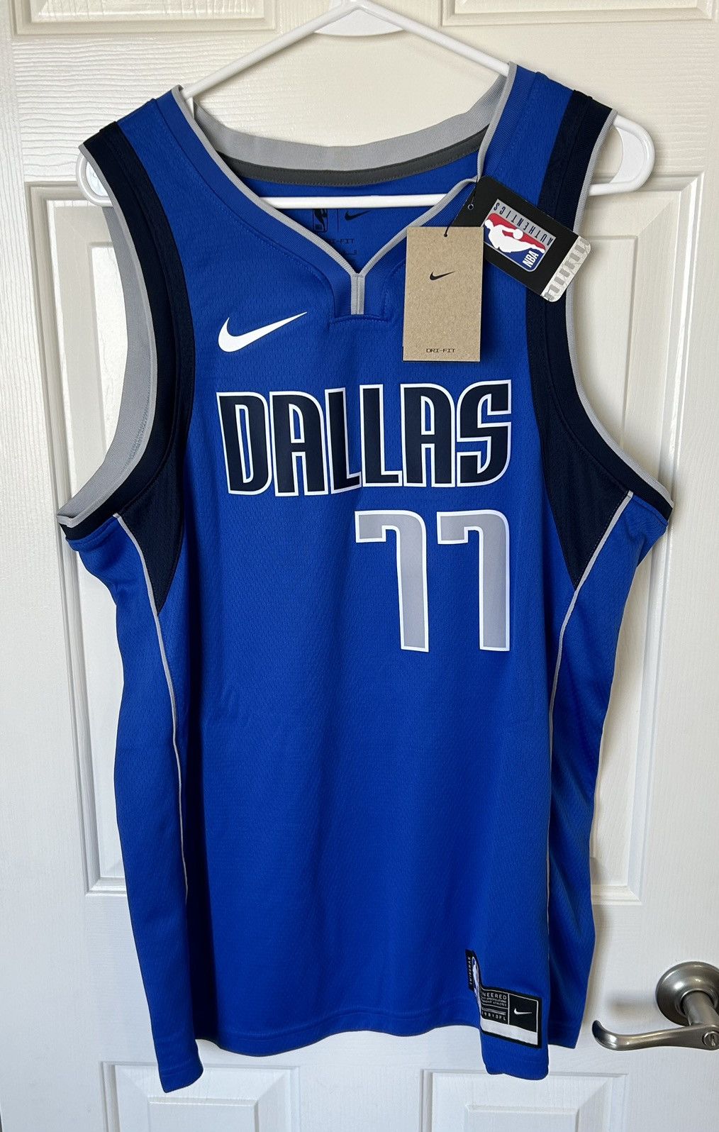 Nike Nike Dallas Mavericks Luka Doncic NBA Swingman Jersey! Size US L / EU 52-54 / 3 - 1 Thumbnail