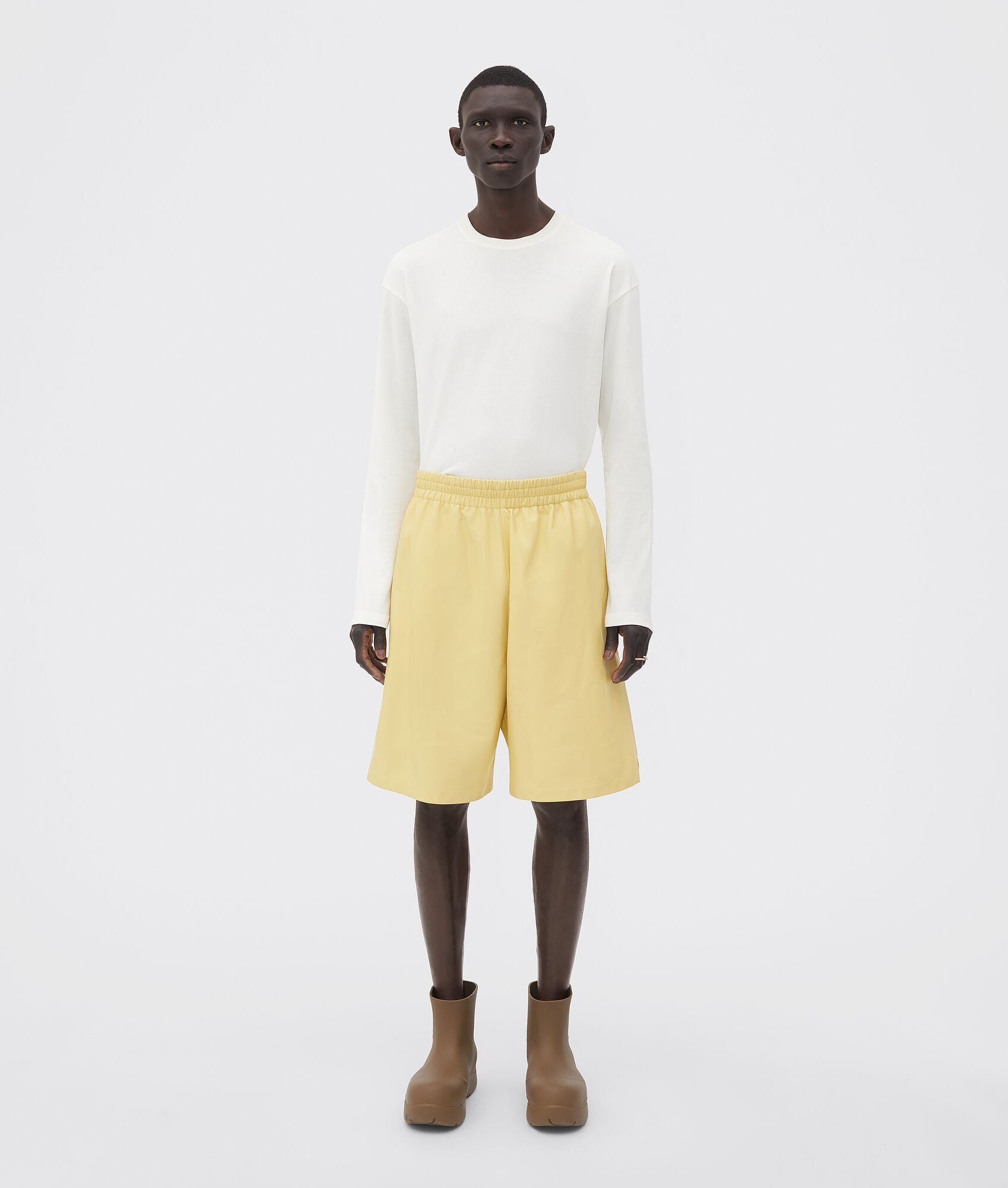 o1w1db10625 Shorts in Butter