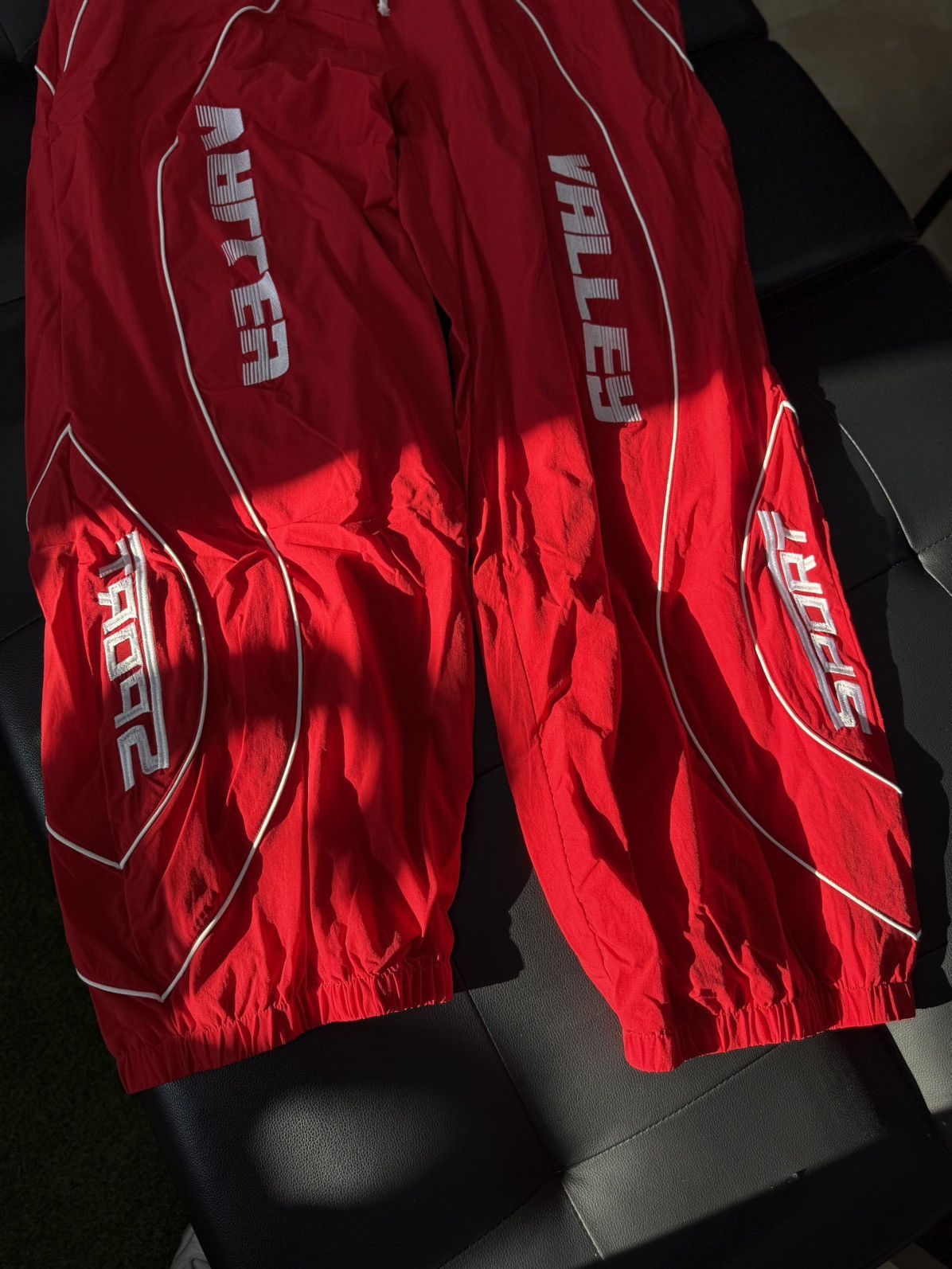 Vale Valley Red Baggy Shorts Brand New Size XXL (NEW) Size US 36 / EU 52 - 2 Thumbnail