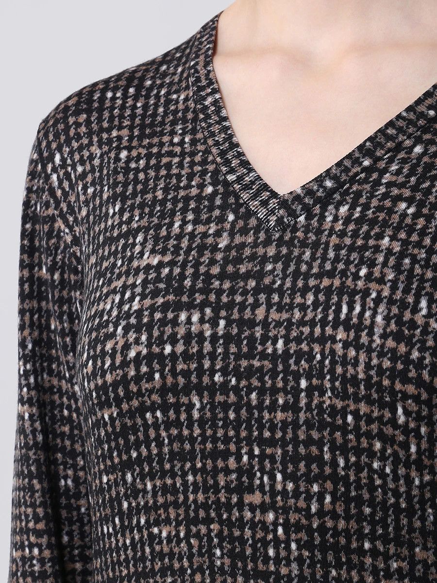 Dolce & Gabbana o1y0925 V-Neck Sweater in Black Size XS / US 0-2 / IT 36-38 - 2 Thumbnail