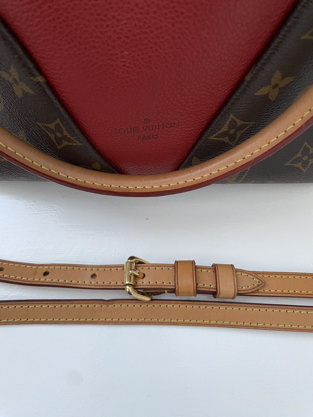 Louis Vuitton Authentic Louis Vuitton V Tote BB Size ONE SIZE - 17 Thumbnail