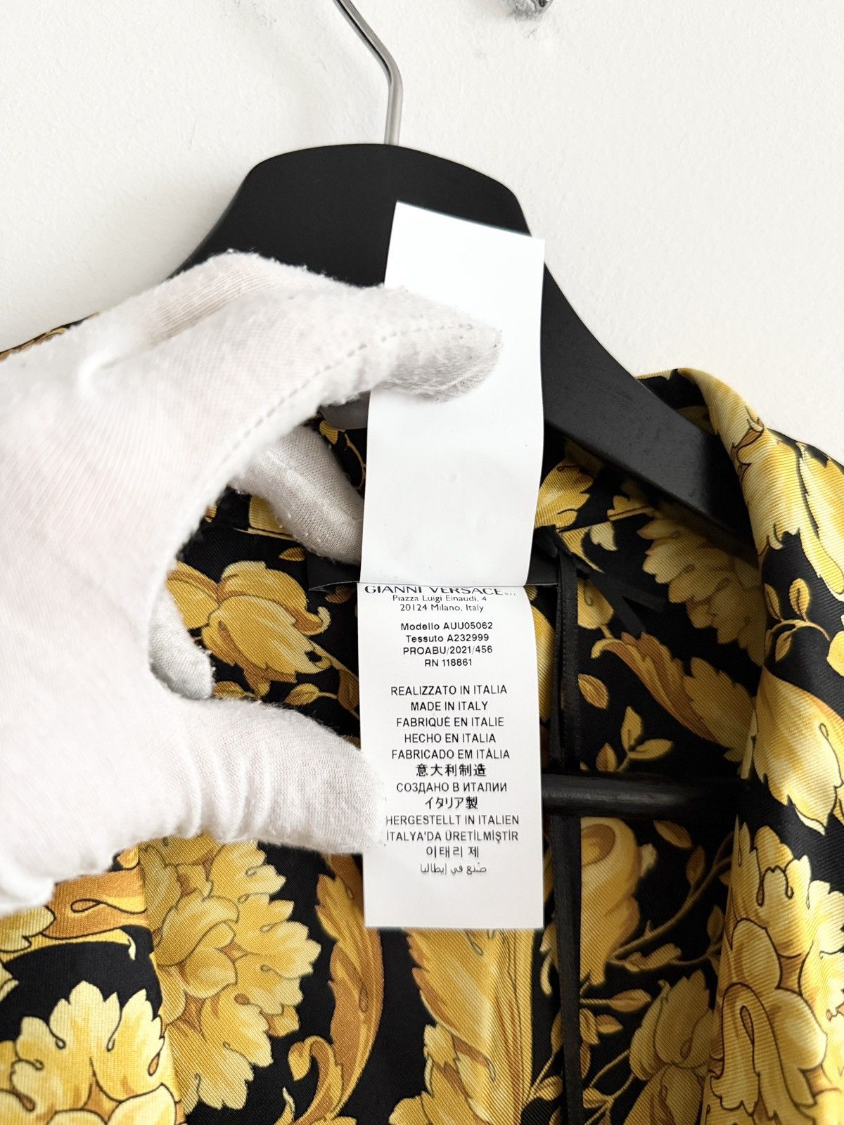 Versace STEAL! Versace Silk Twill Baroquel Robe (Brand New) Size US L / EU 52-54 / 3 - 8 Thumbnail