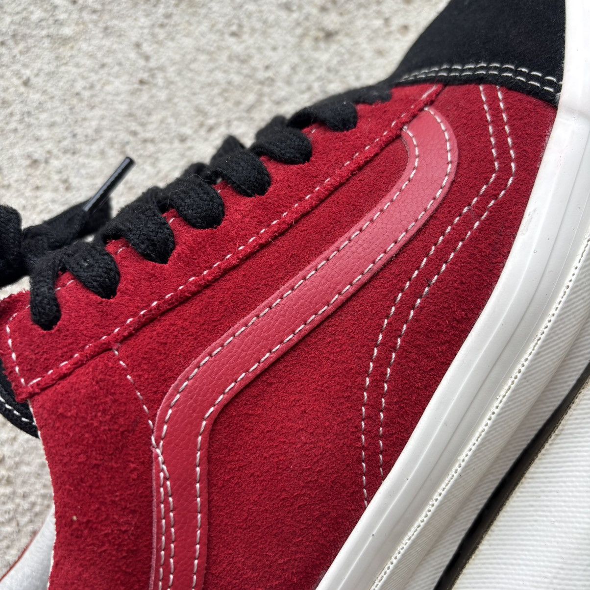 Vans Vault OG LX Old Skool Red Chili Pepper Black Suede Size 9 Size US 9 / EU 42 - 2 Thumbnail