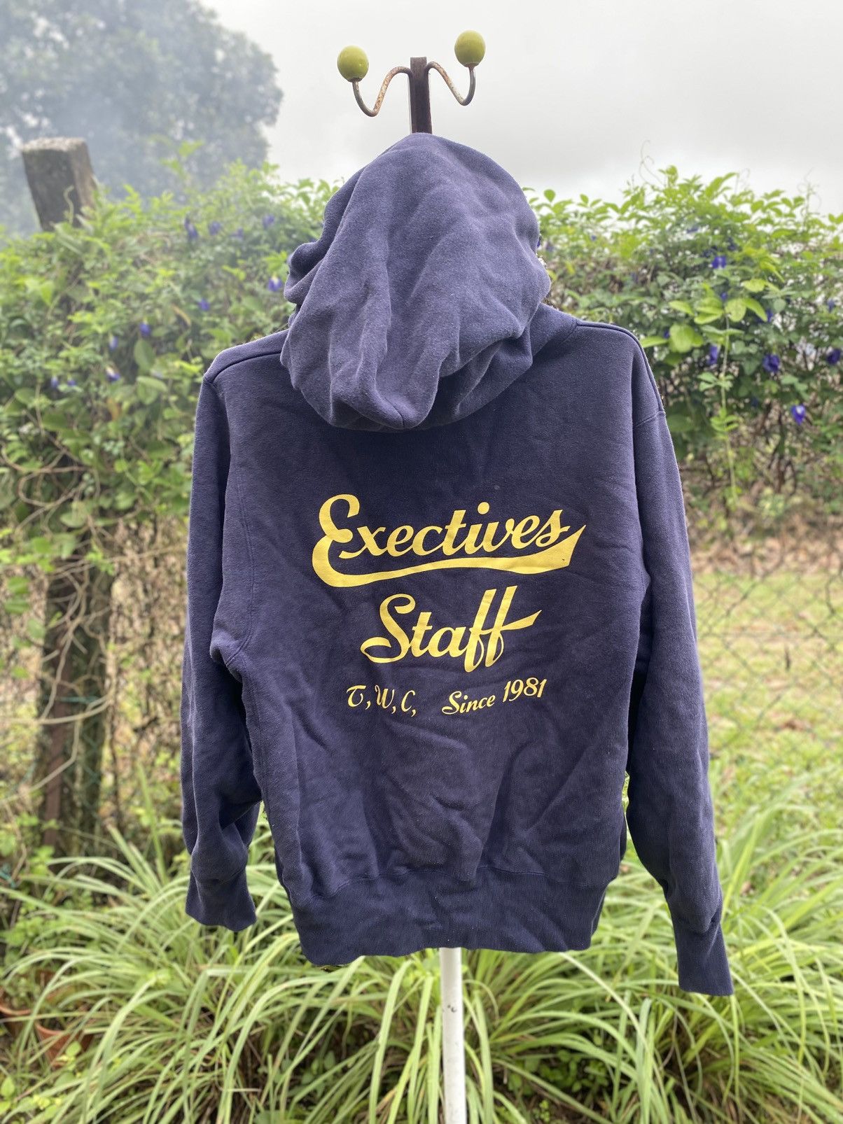 Vintage Vintage T.W.C Exectives Staff Hoodie Size US M / EU 48-50 / 2 - 1 Thumbnail