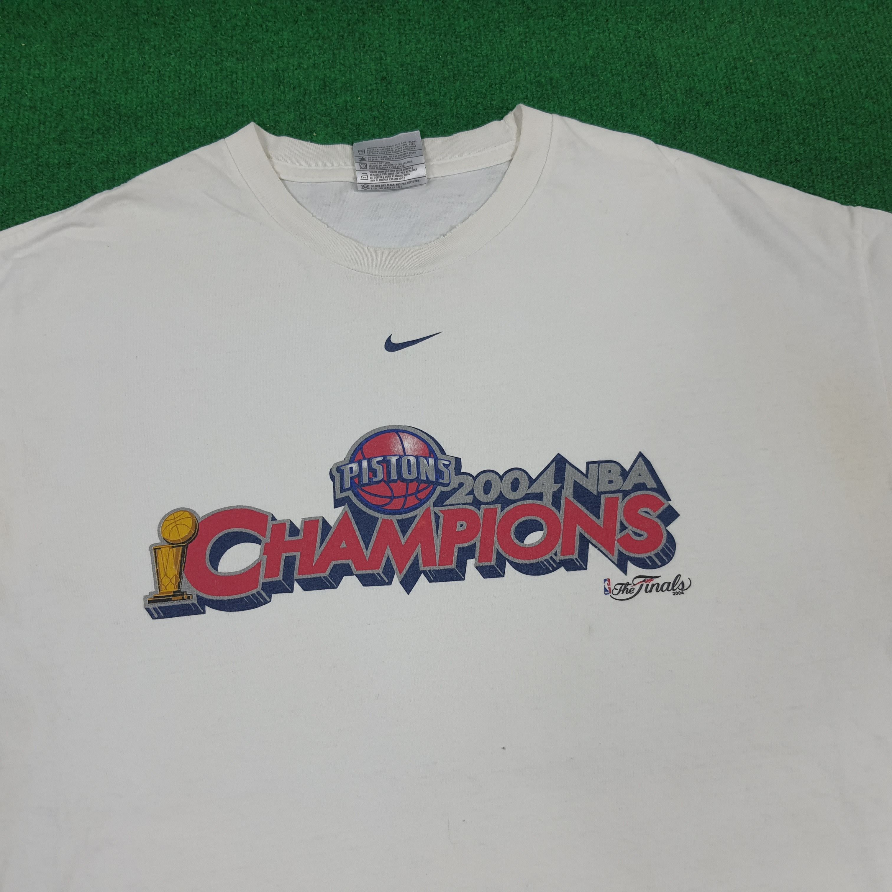 NBA × Nike × Vintage Vintage NIKE Center Pistons 2004 NBA Champions Tshirt Size US XL / EU 56 / 4 - 2 Thumbnail