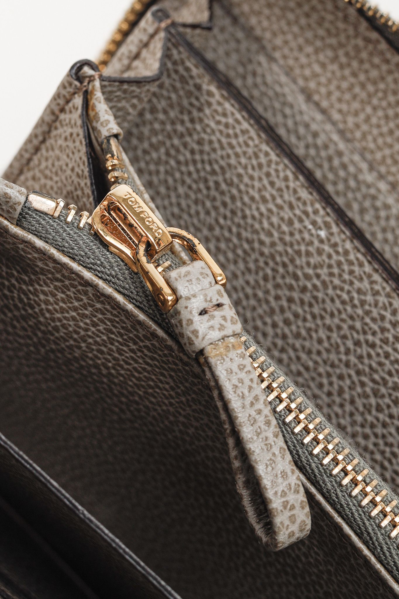 Tom Ford Tom Ford Zip Around Long Grey Pebbled Leather Wallet Size ONE SIZE - 9 Thumbnail