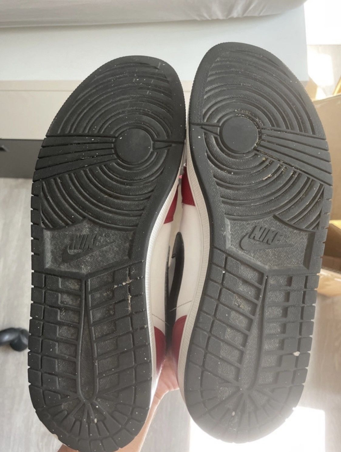 Jordan Brand × Nike Nike Air Jordan 1 Mid Chicago Black Toe Size US 10 / EU 43 - 11 Thumbnail