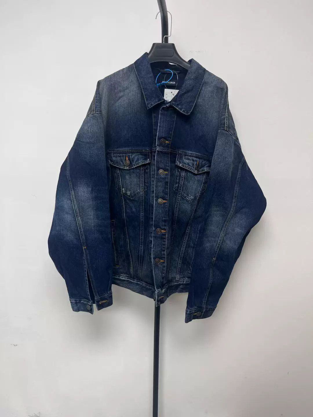 Balenciaga Balenciaga Logo Print Denim Jacket Blue. Size US L / EU 52-54 / 3 - 1 Thumbnail