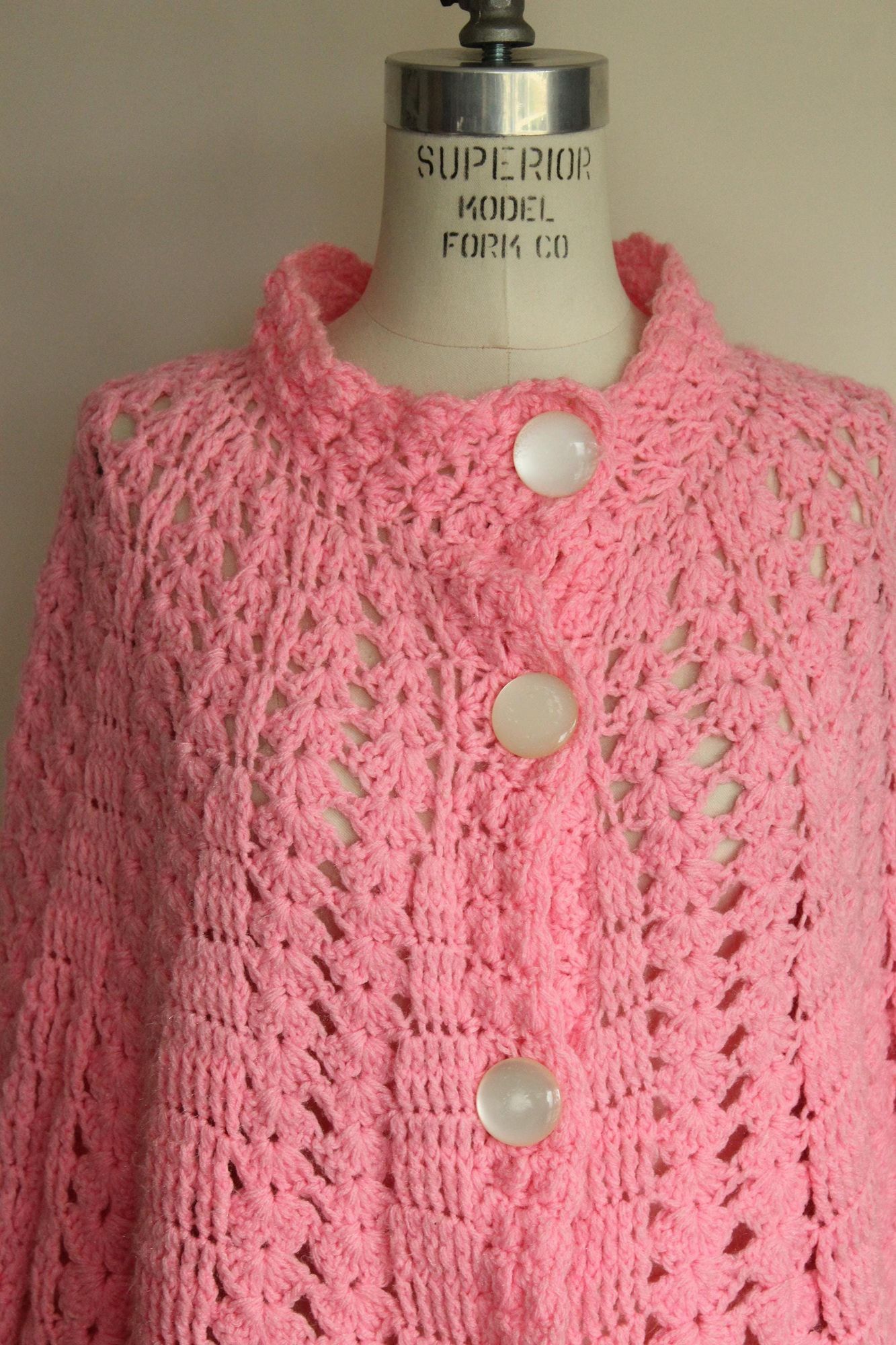 Vintage Vintage 1960s 1970s Poncho Shawl, Pink Knit or Crochet with Size ONE SIZE - 3 Thumbnail