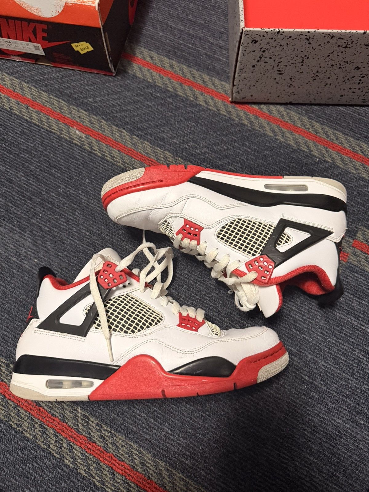 Jordan Brand 2020 Jordan 4 Fire Red Size US 10.5 / EU 43-44 - 1 Thumbnail