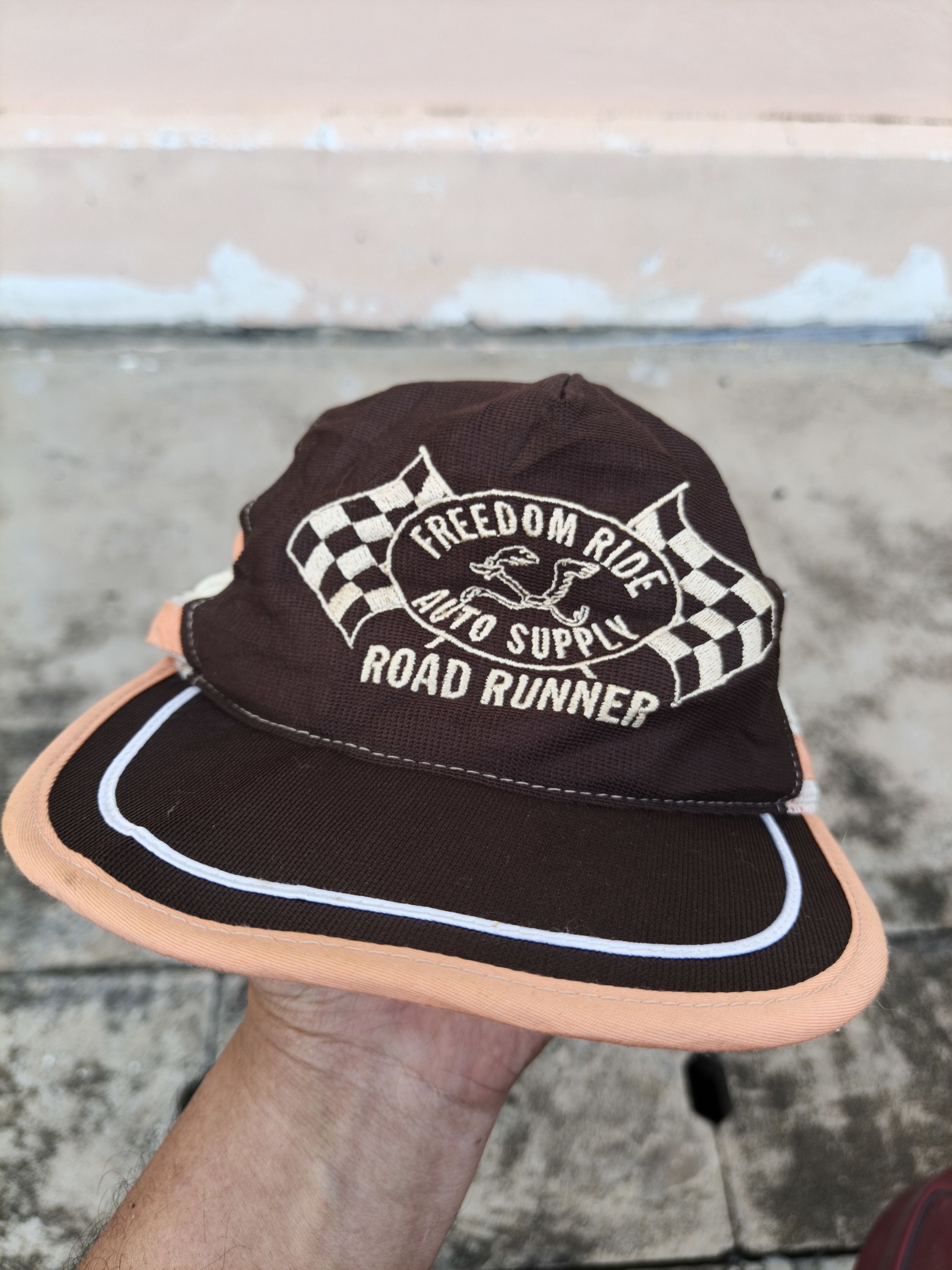Warner Bros Vintage Cheswick Sports Wear Road Runner Trucker Cap Size ONE SIZE - 1 Thumbnail